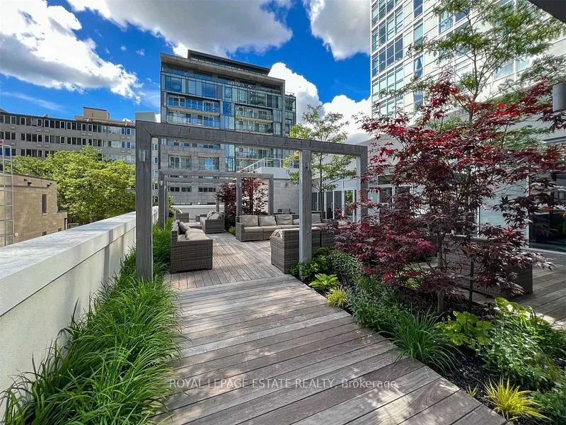 170 Avenue Road, #211