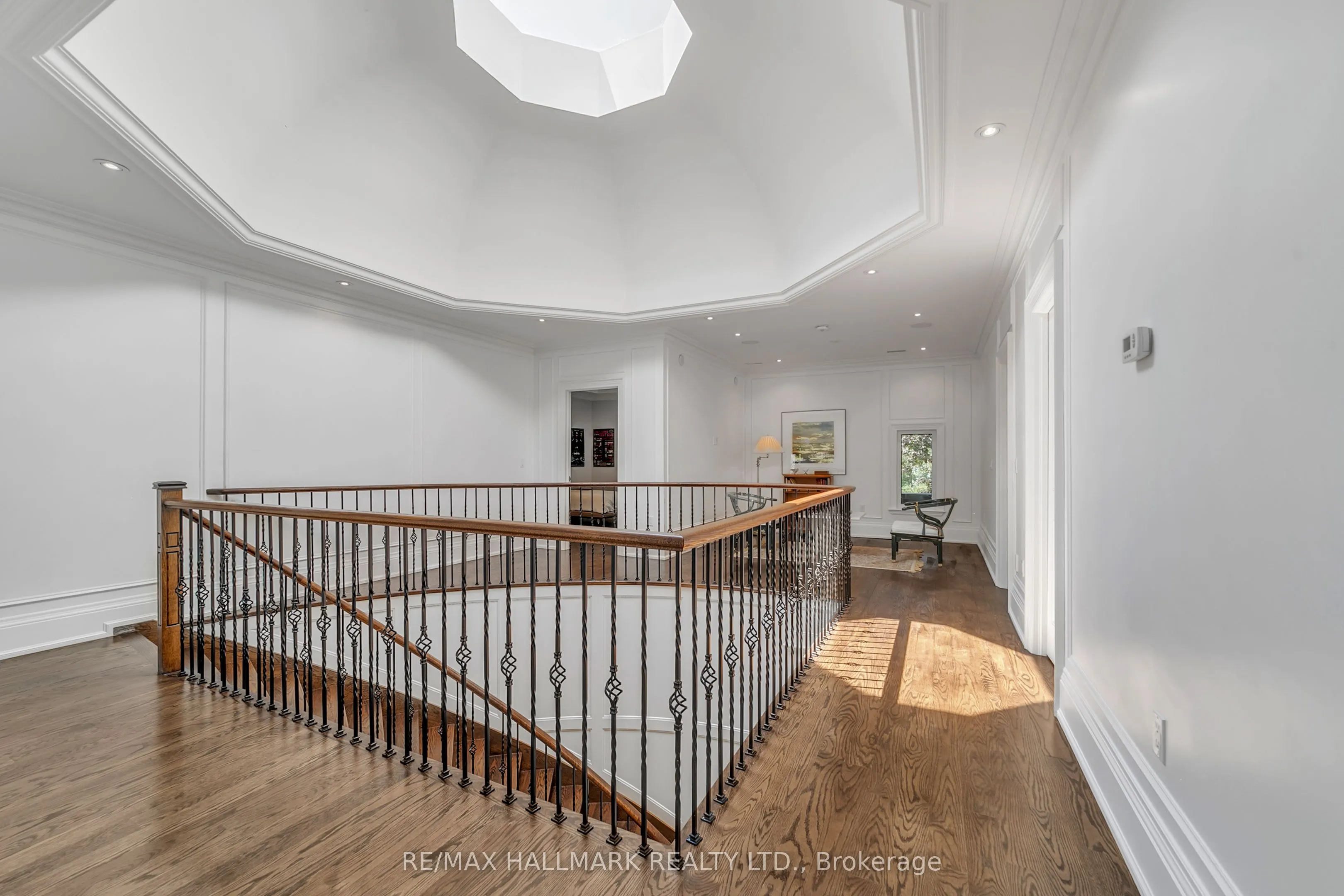 48 Hurlingham Crescent E
