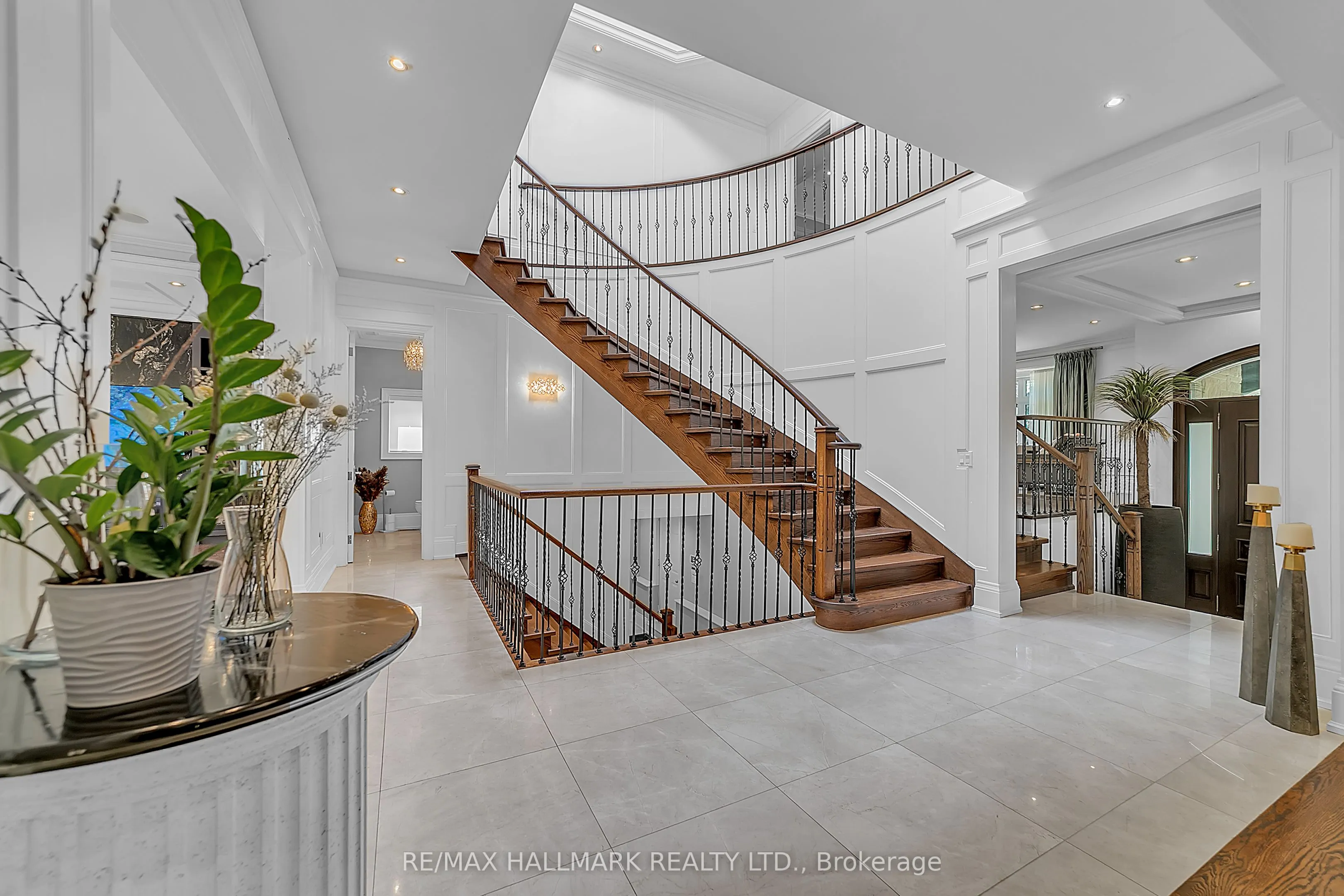 48 Hurlingham Crescent E