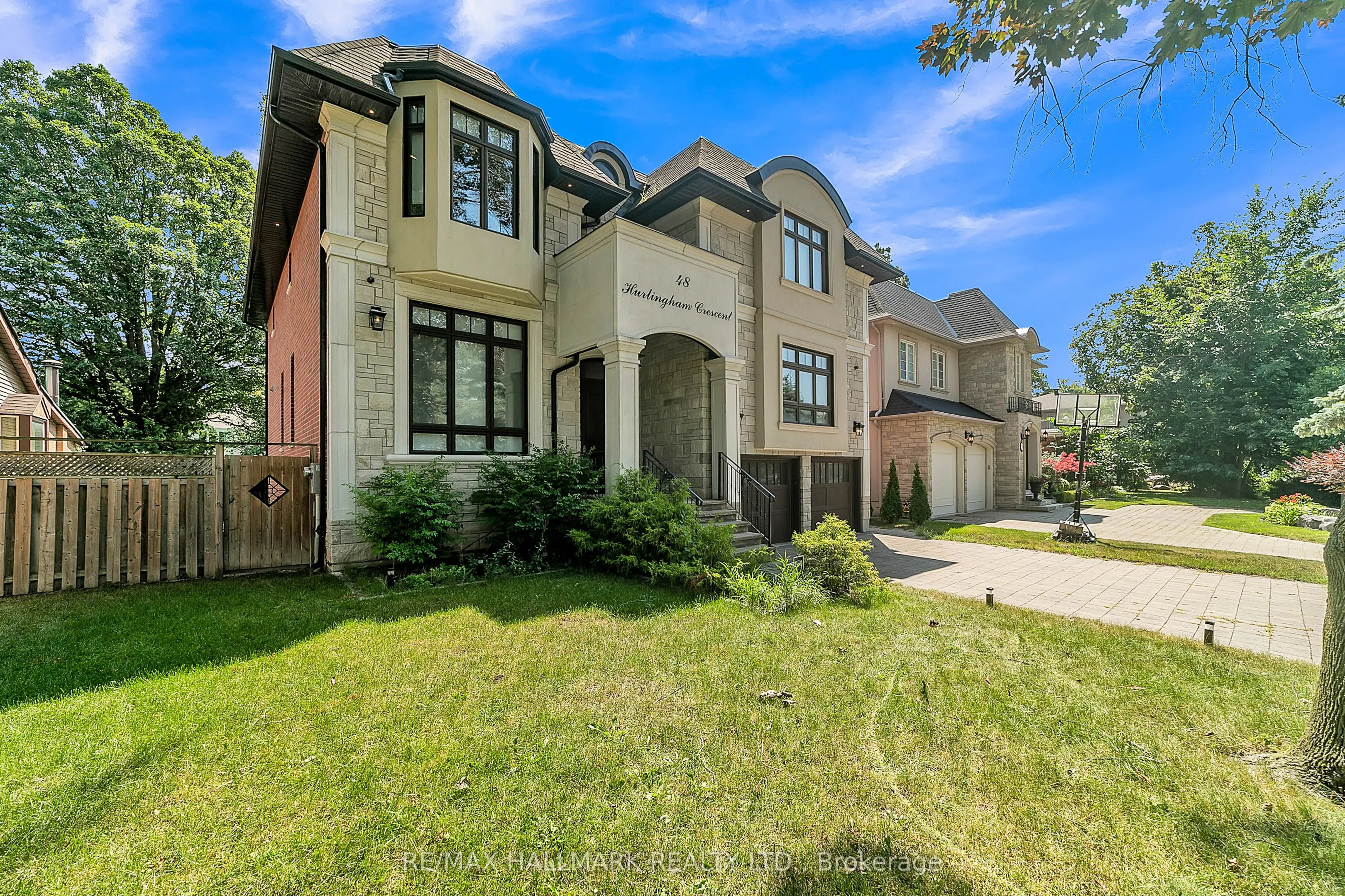 48 Hurlingham Crescent E