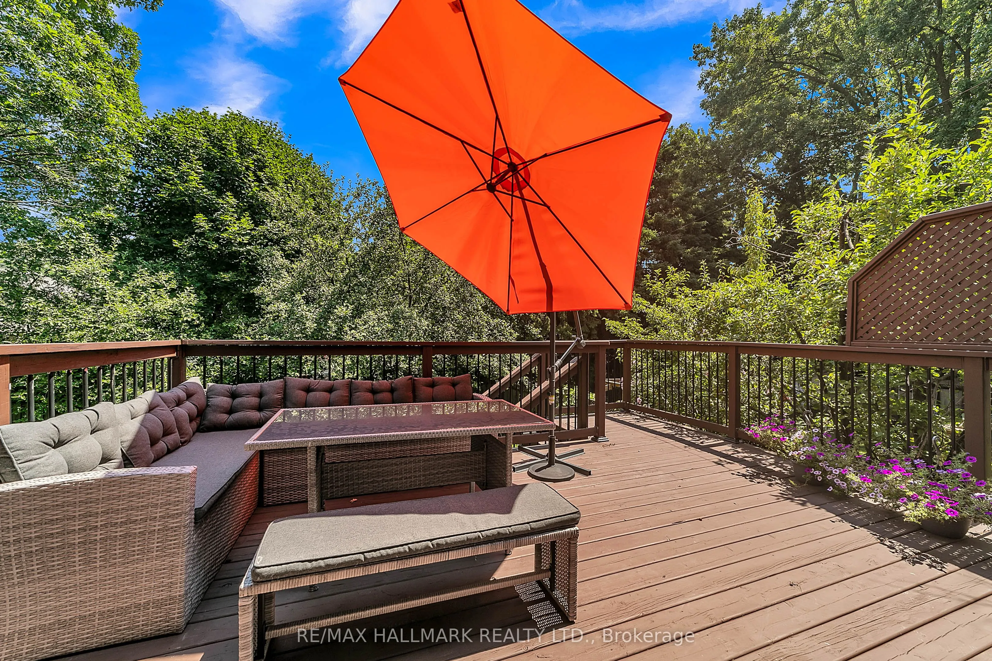 48 Hurlingham Crescent E
