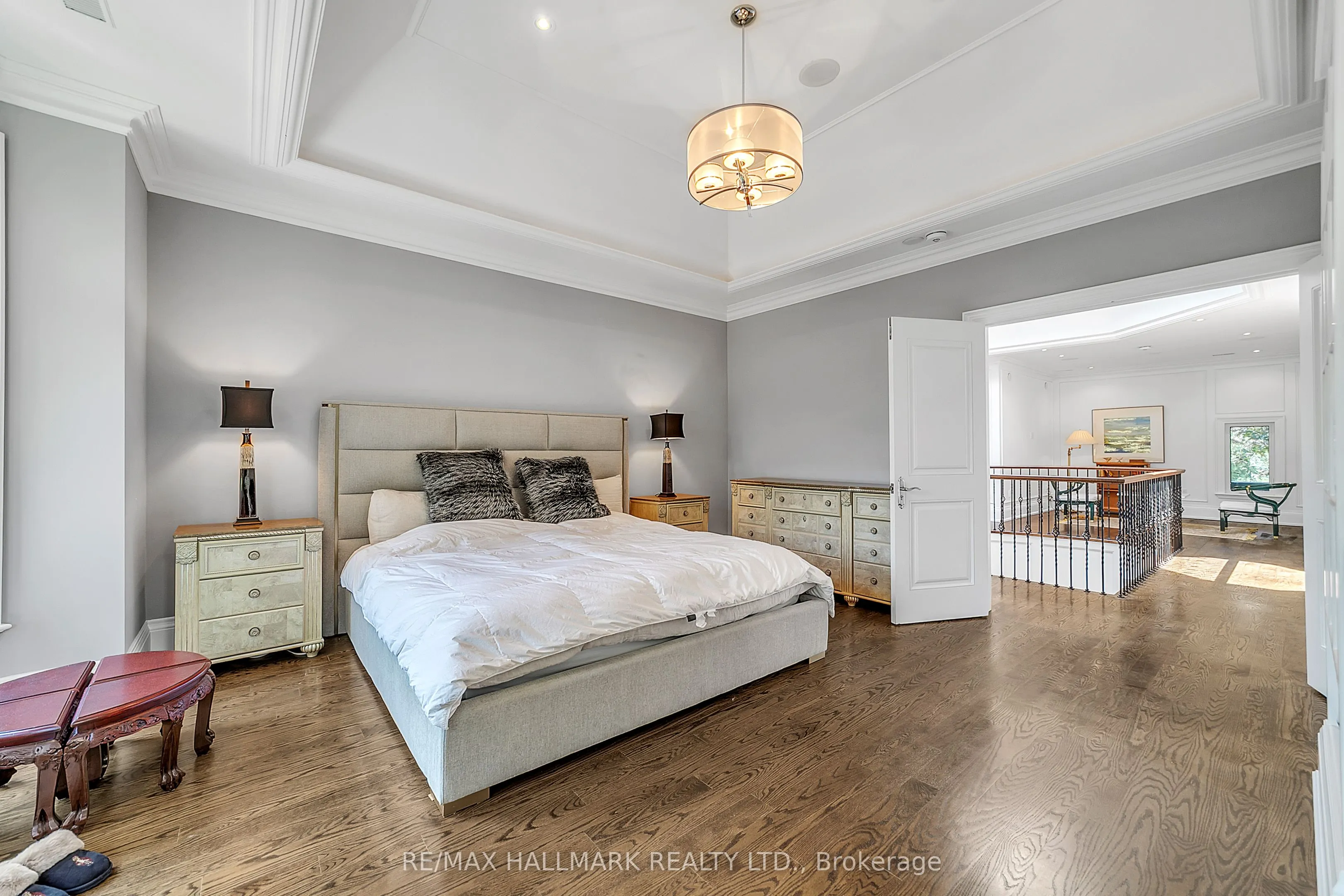 48 Hurlingham Crescent E