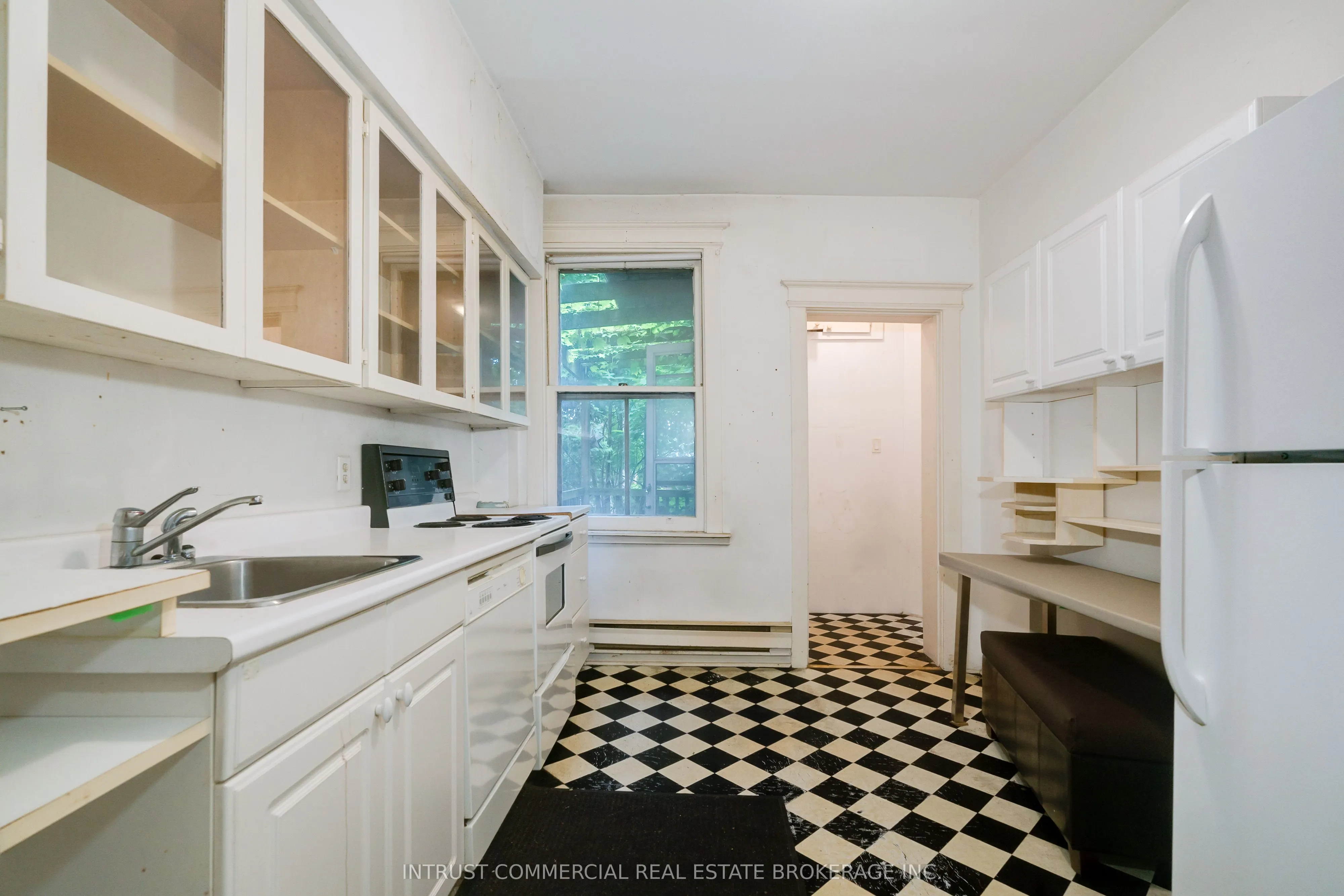 382 Spadina Road