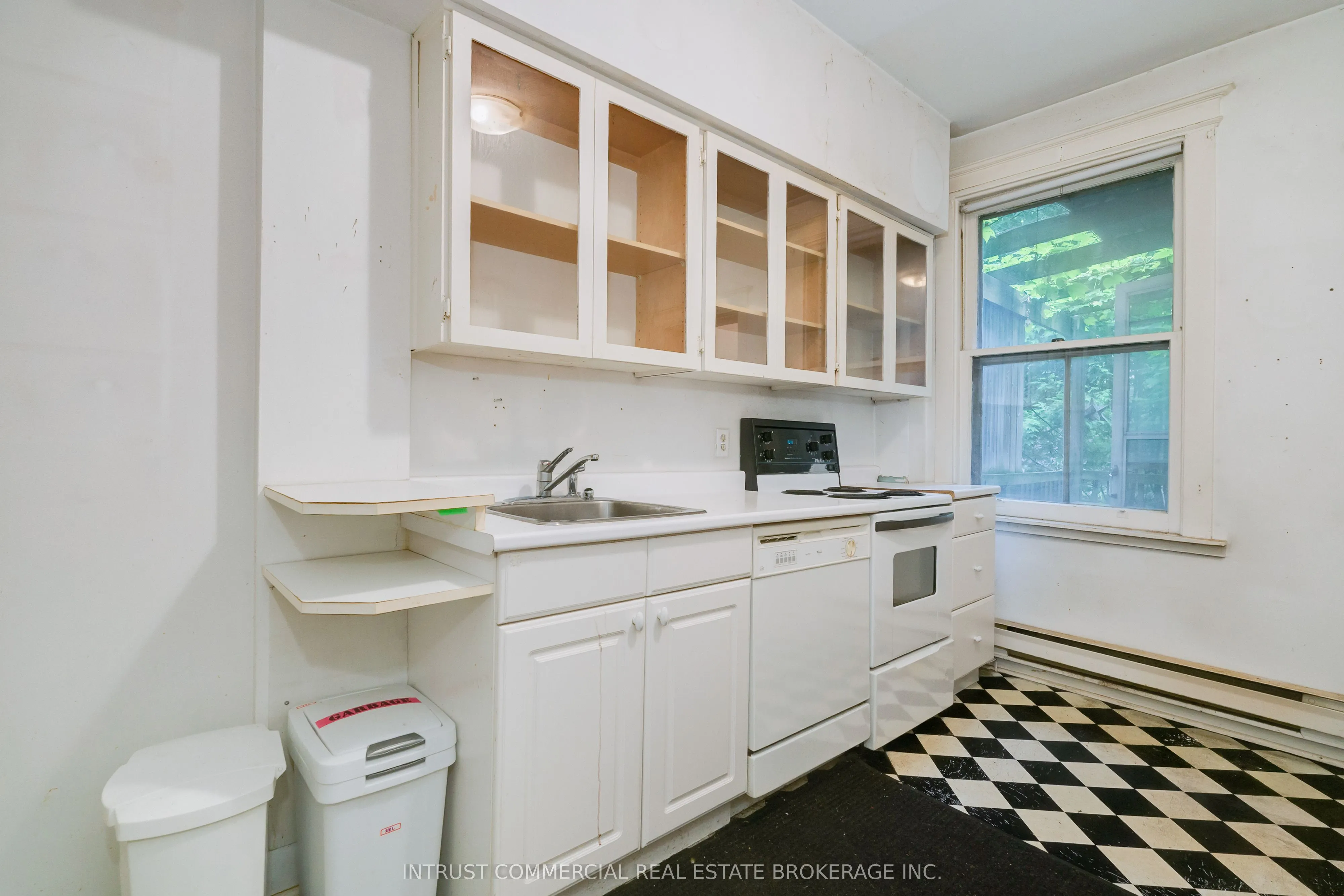 382 Spadina Road
