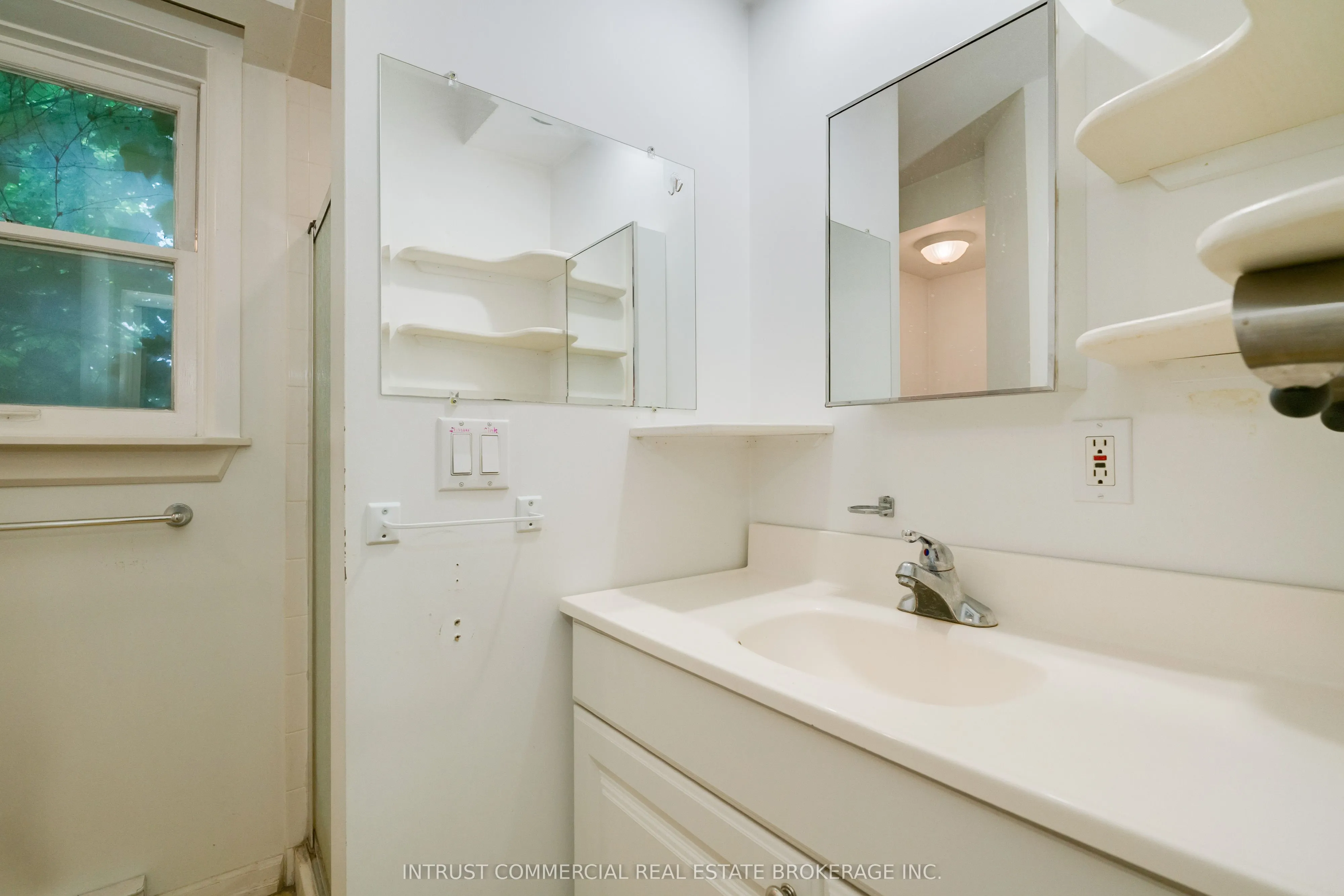 382 Spadina Road