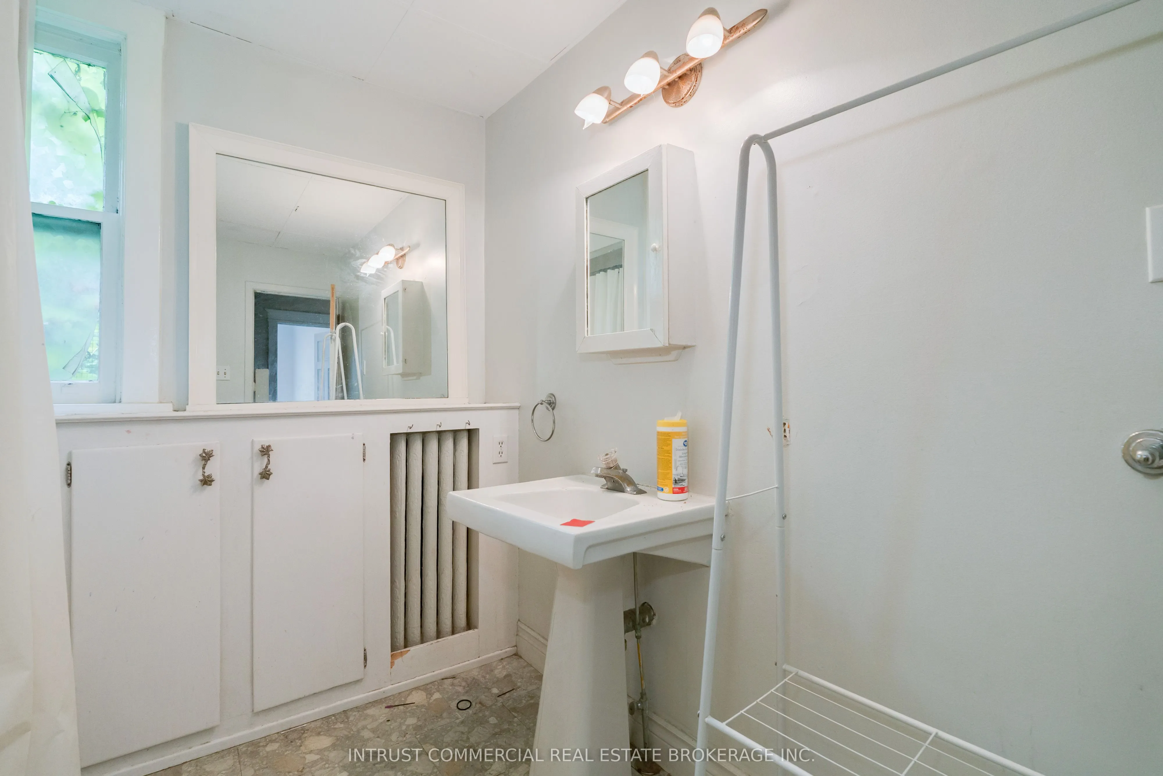 382 Spadina Road