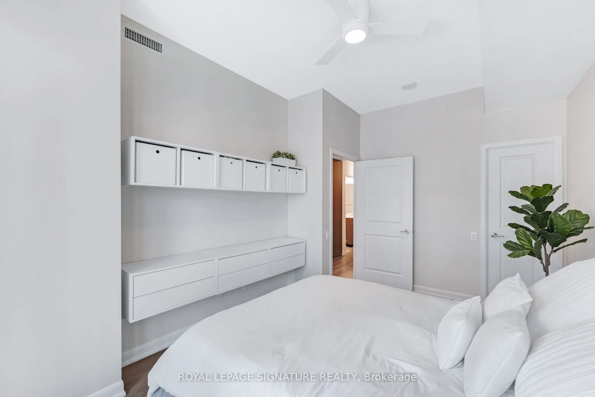 5162 Yonge Street, #3-109