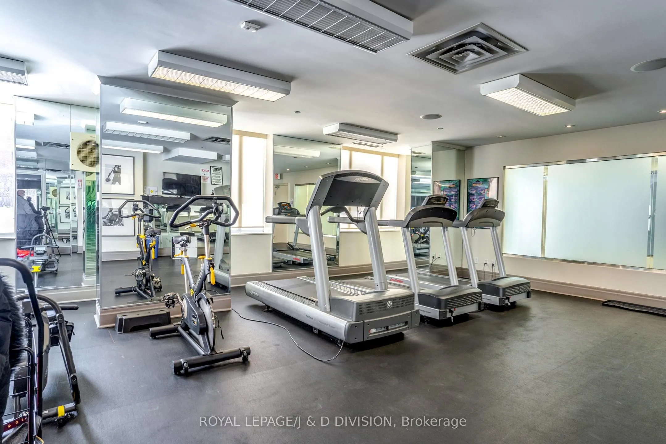 451 Rosewell Avenue, #601