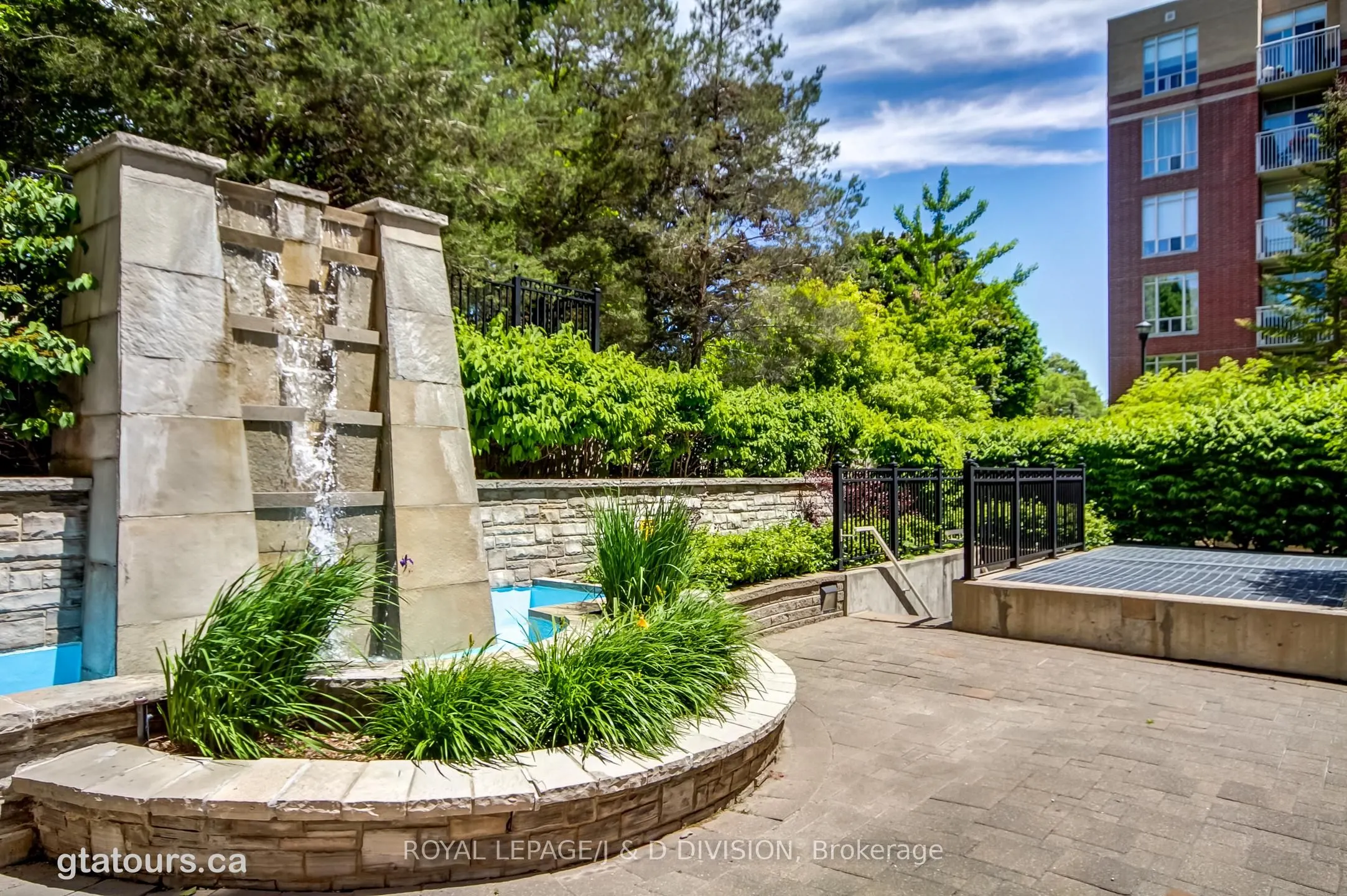 451 Rosewell Avenue, #601
