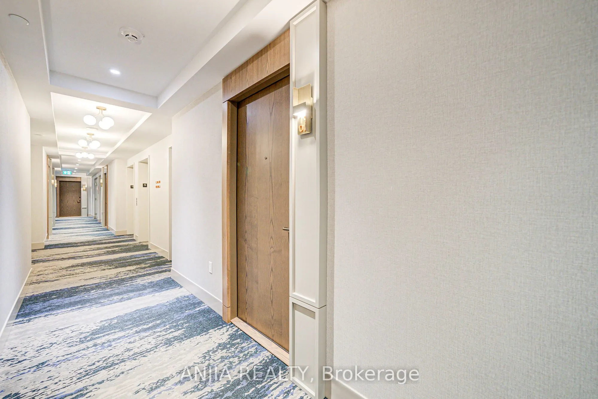 30 Inn On The Park Drive, #1907
