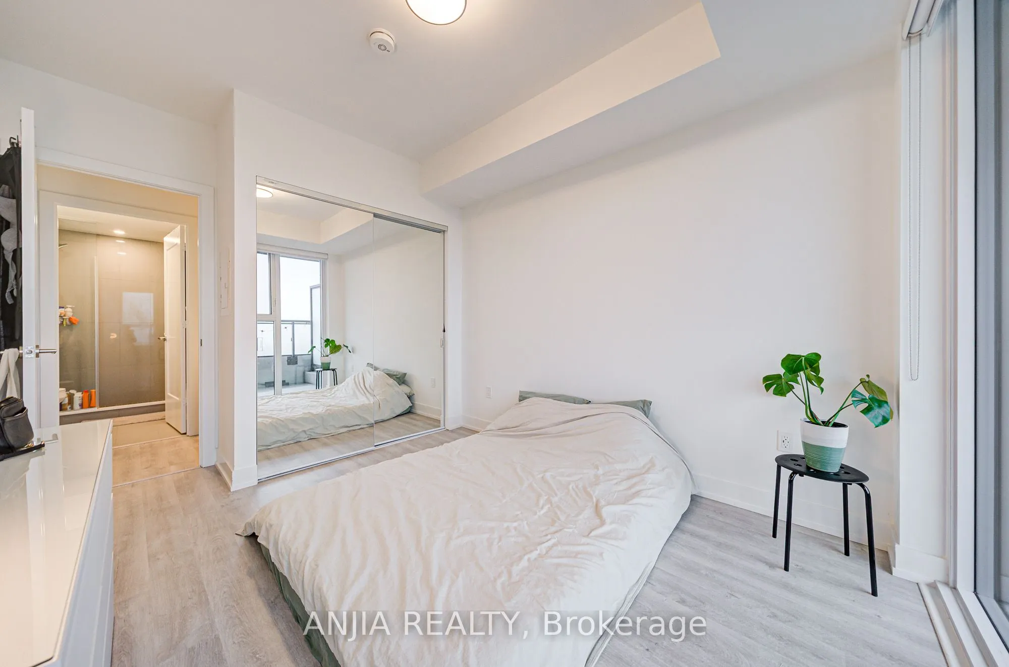 30 Inn On The Park Drive, #1907