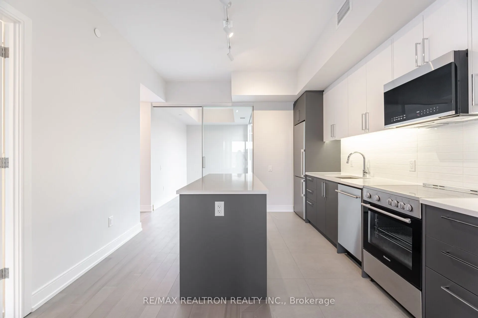 664 Spadina Avenue, #316