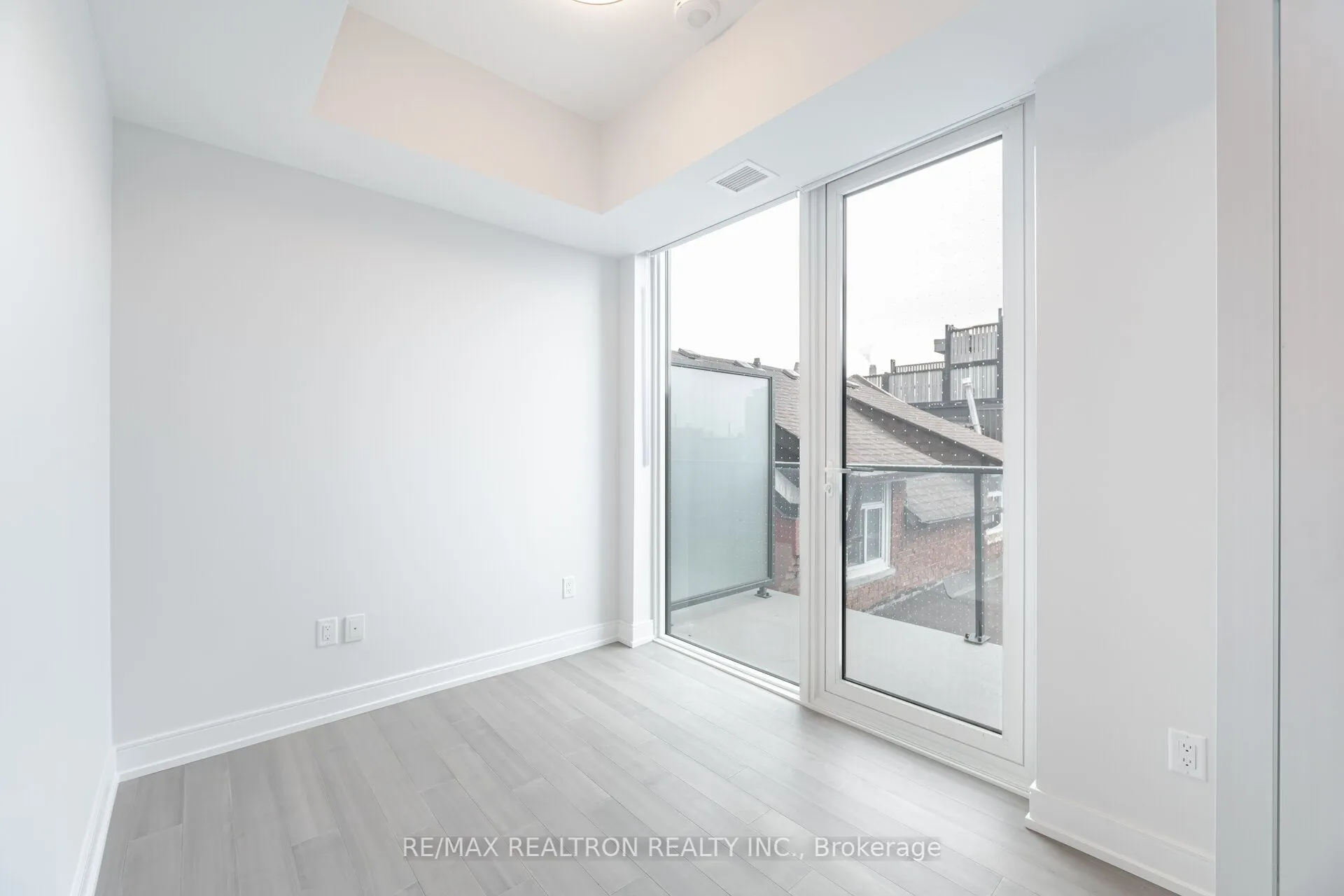 664 Spadina Avenue, #316