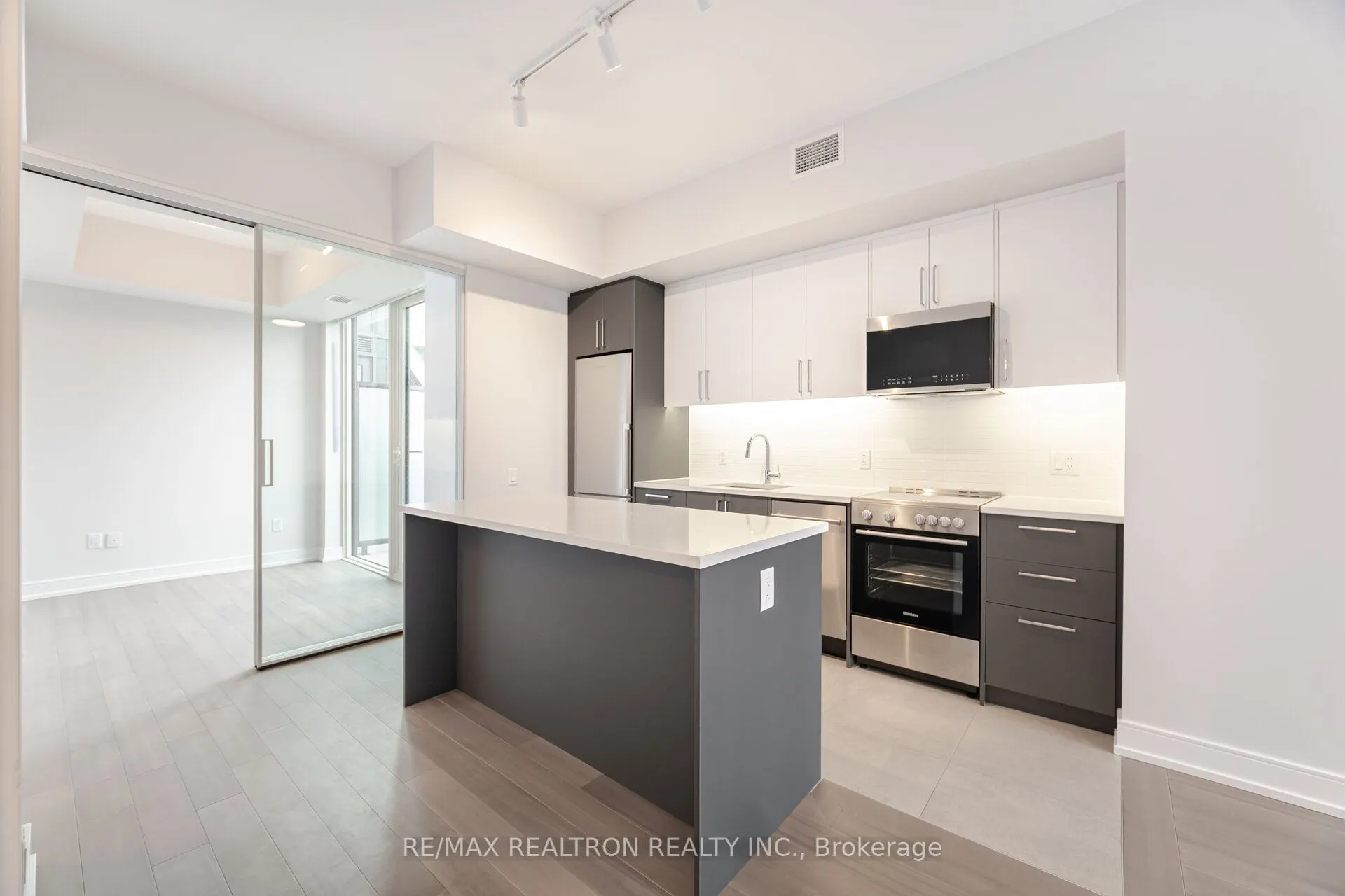 664 Spadina Avenue, #316