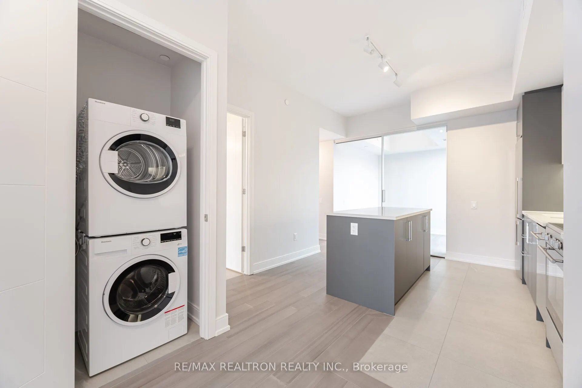 664 Spadina Avenue, #316