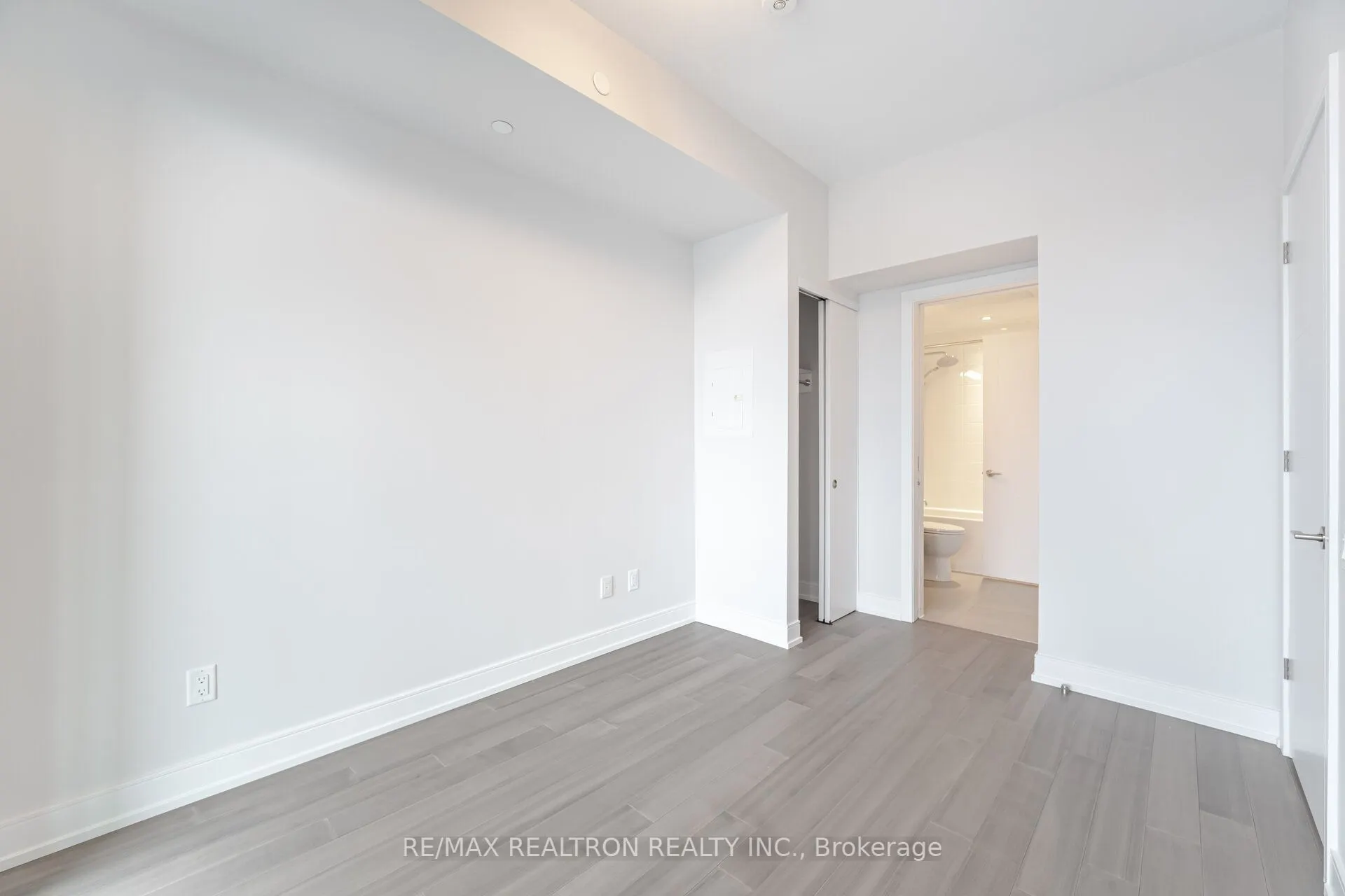 664 Spadina Avenue, #316