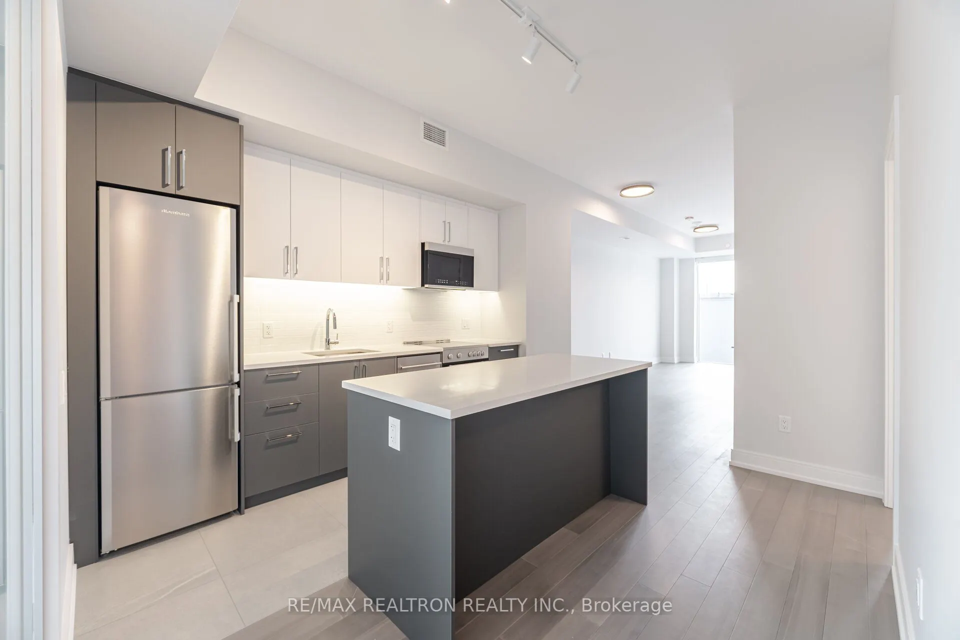 664 Spadina Avenue, #316