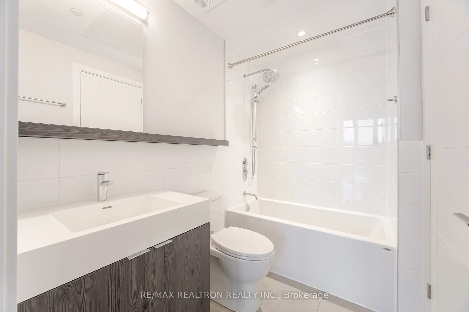 664 Spadina Avenue, #316