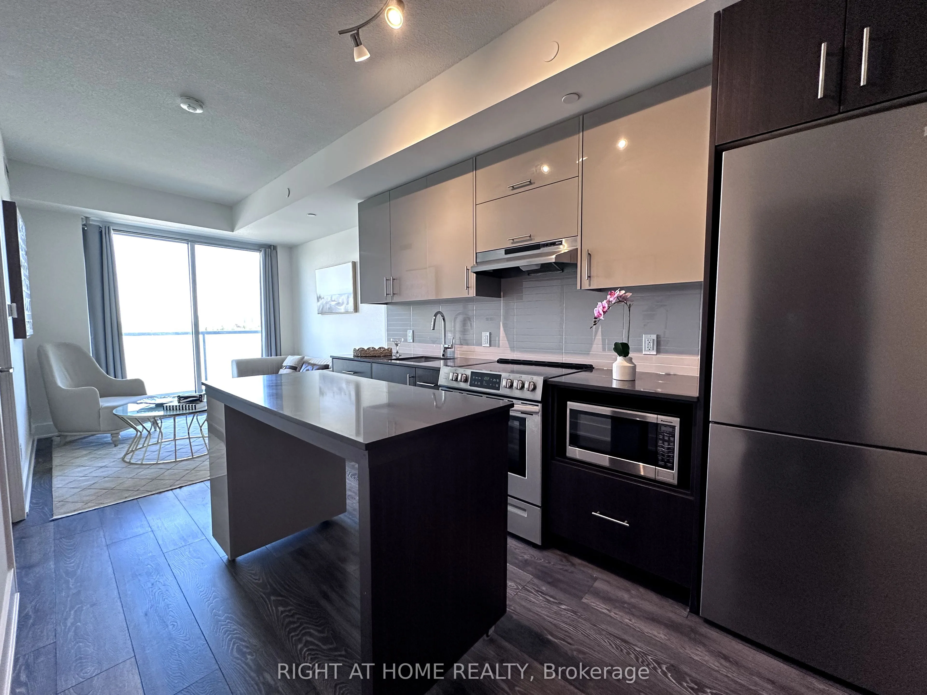 188 Fairview Mall Drive, #720