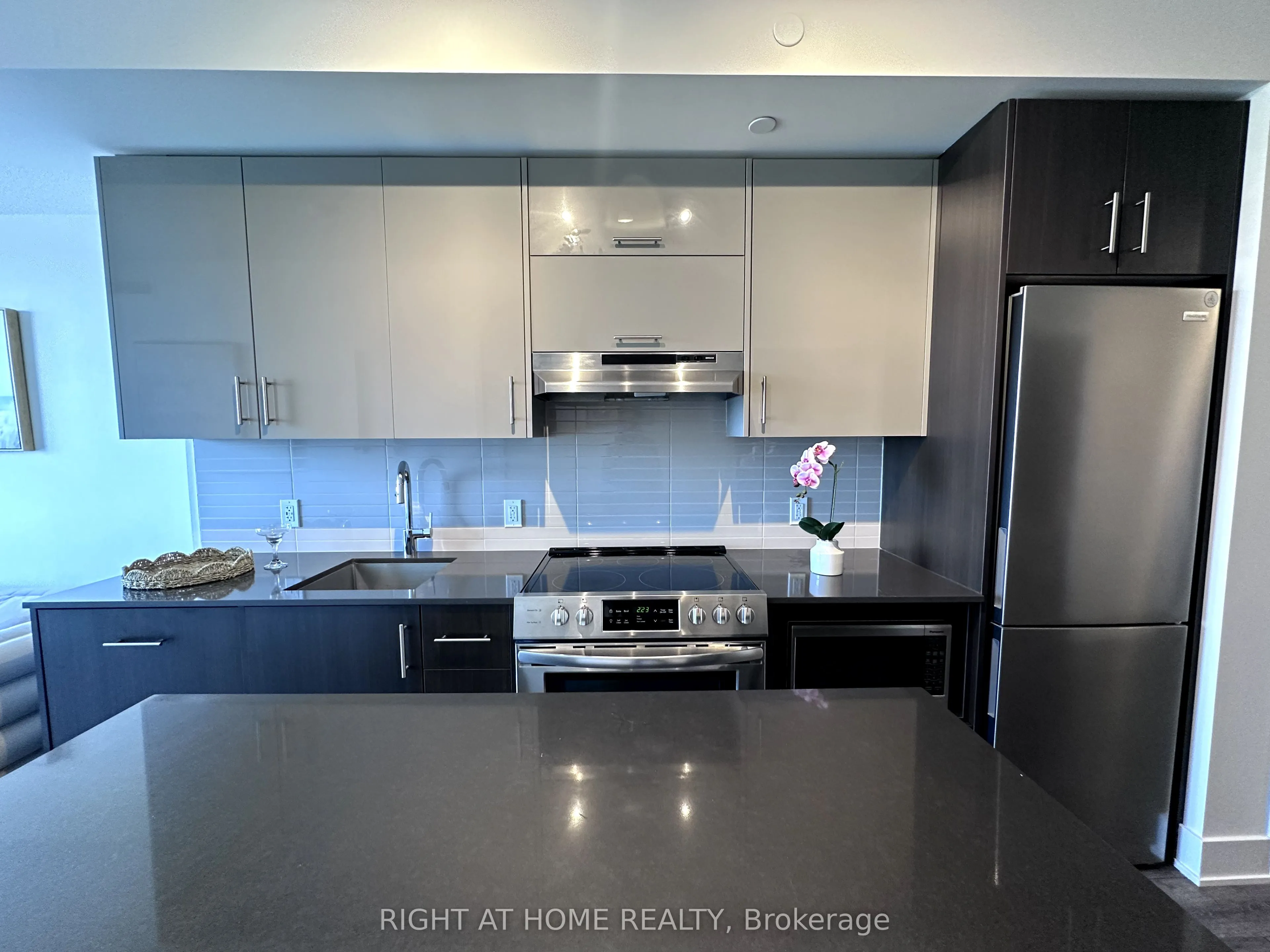 188 Fairview Mall Drive, #720