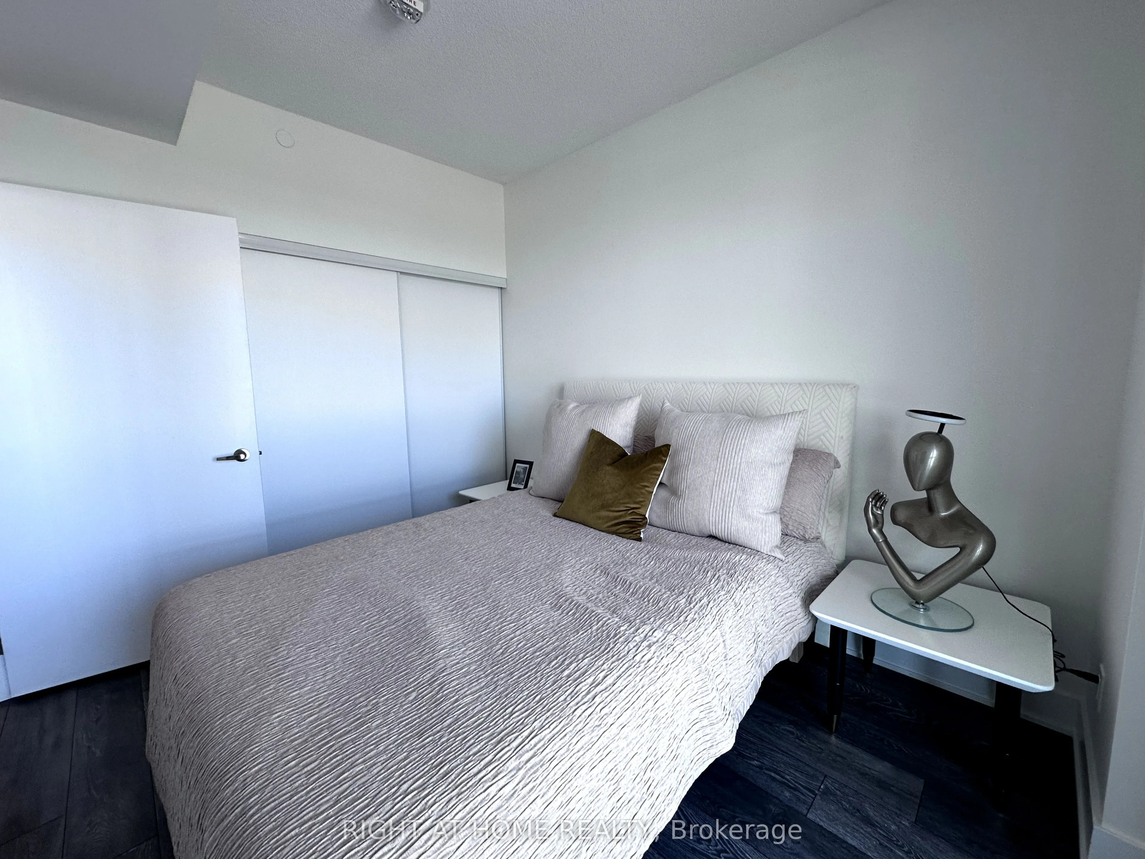 188 Fairview Mall Drive, #720