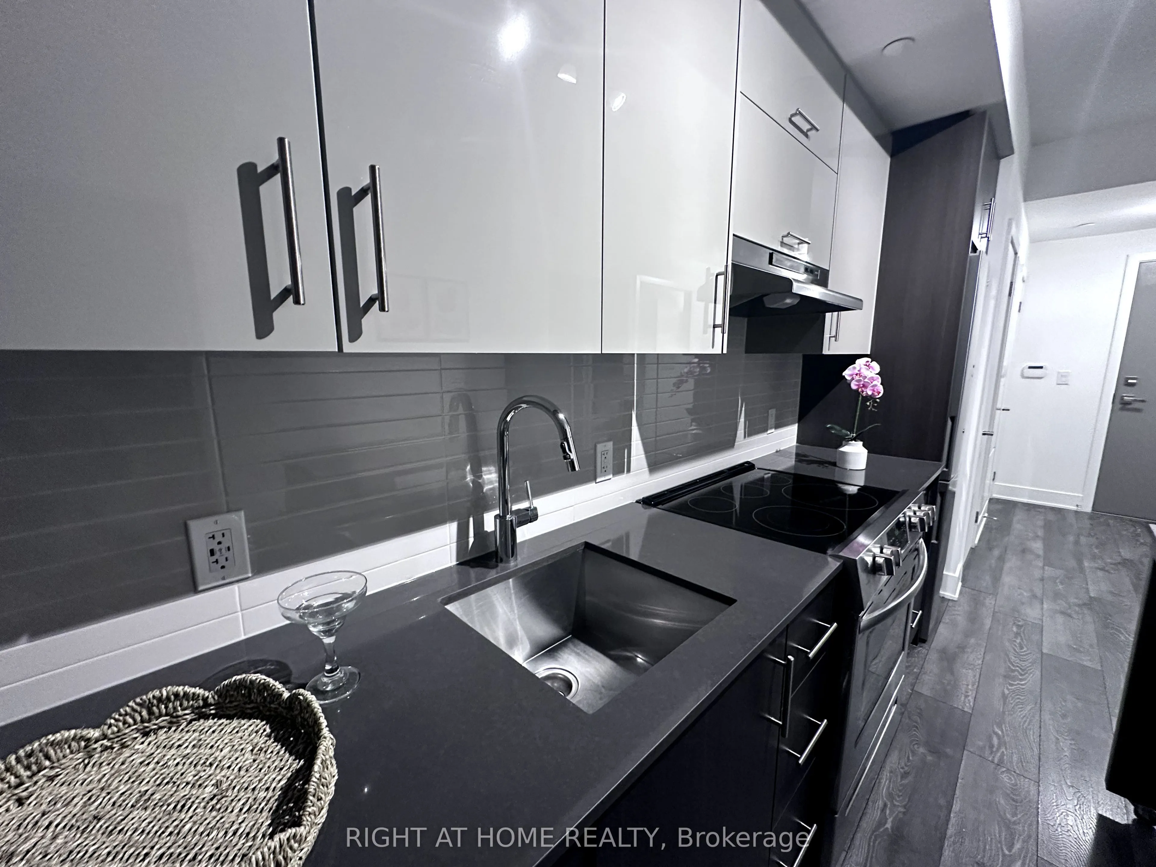 188 Fairview Mall Drive, #720