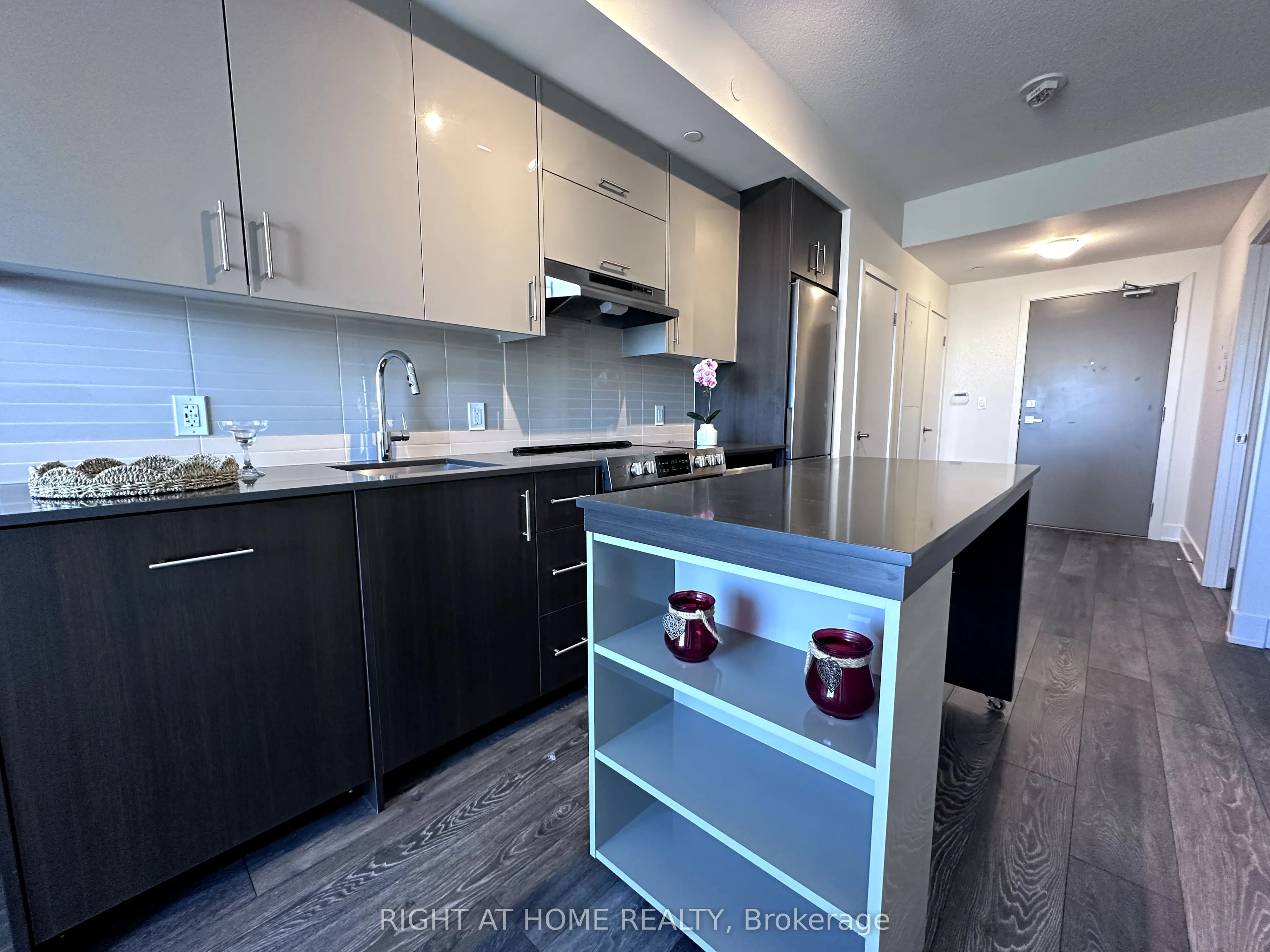 188 Fairview Mall Drive, #720