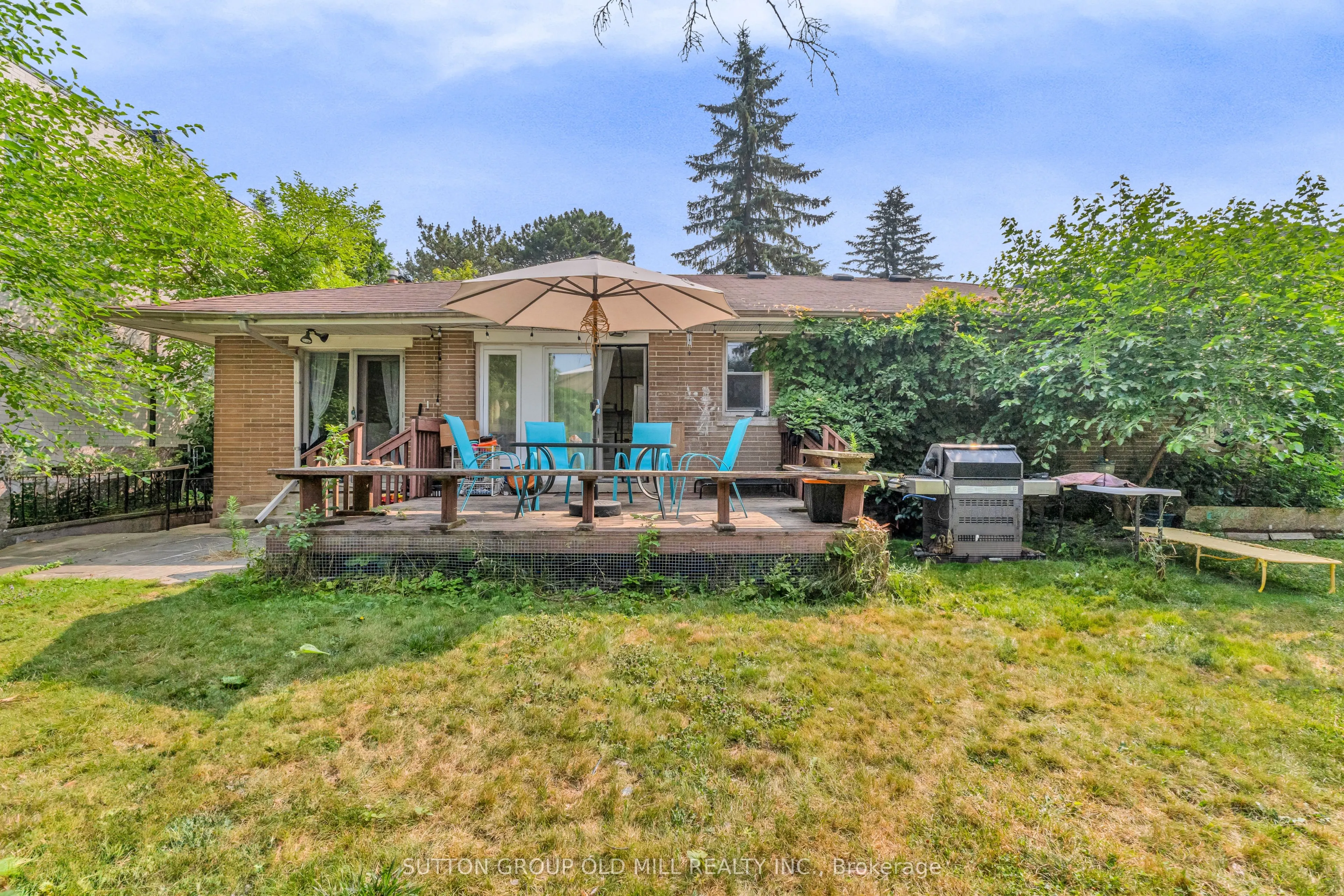 8 Blaine Drive N