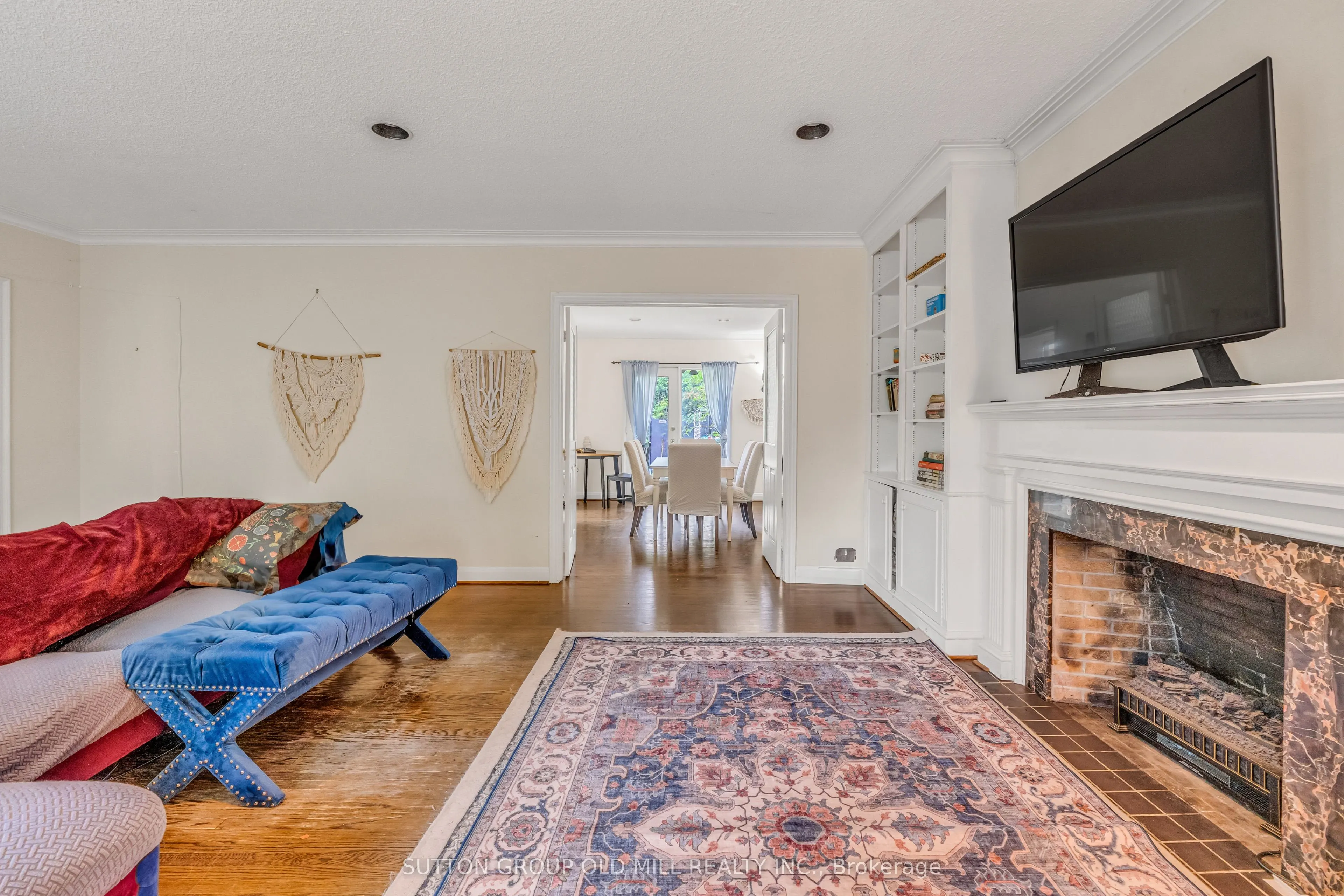 8 Blaine Drive N