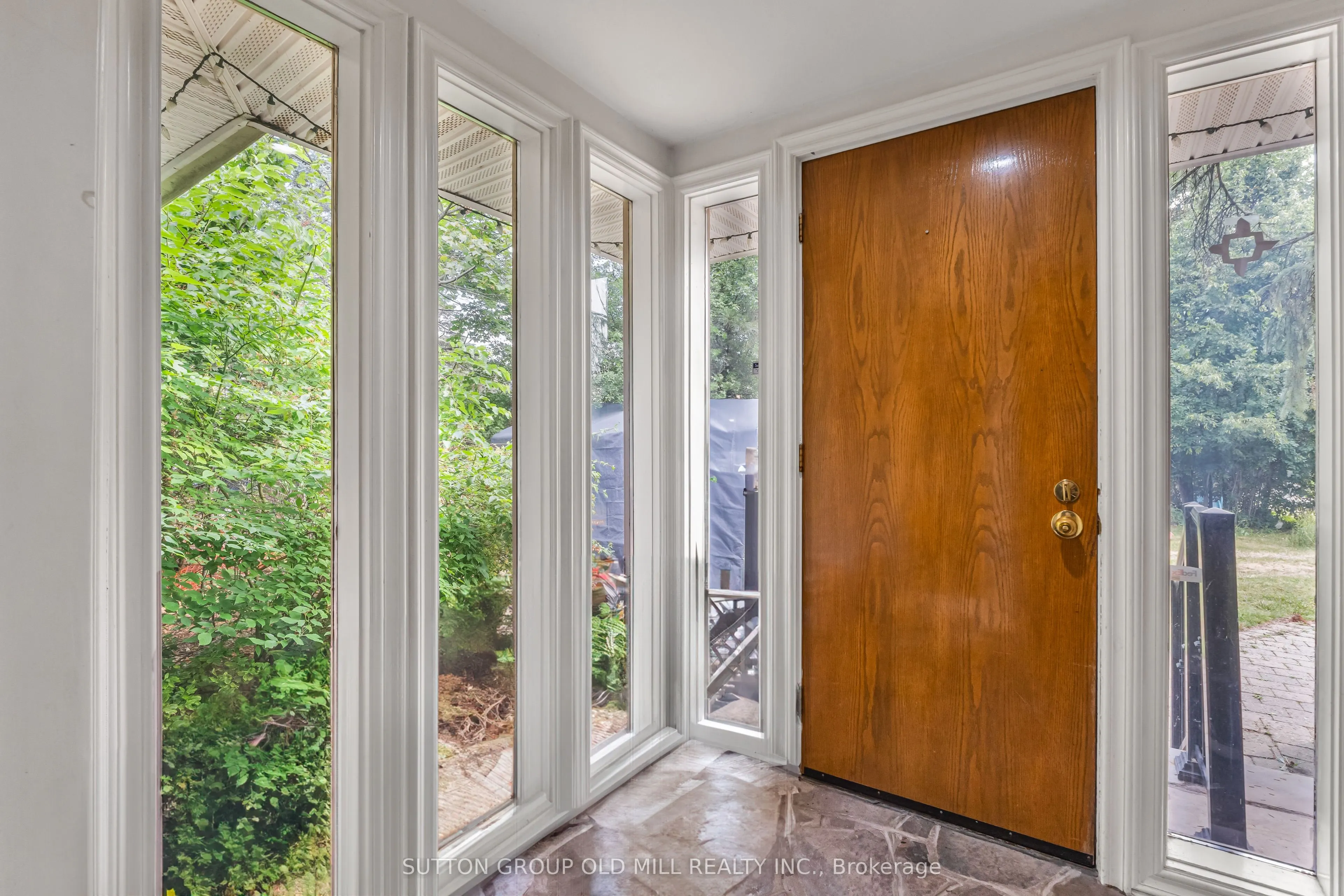 8 Blaine Drive N
