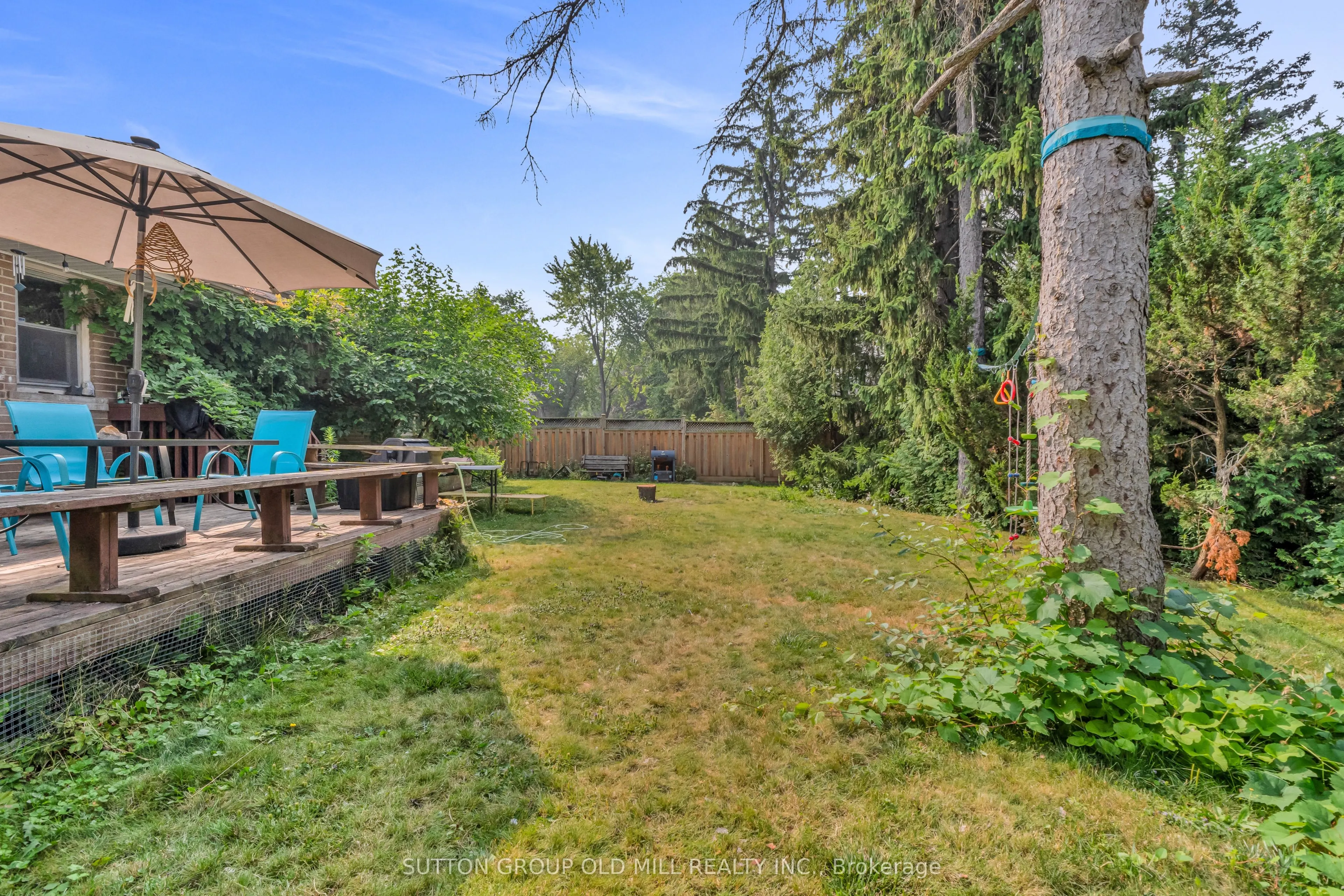 8 Blaine Drive N