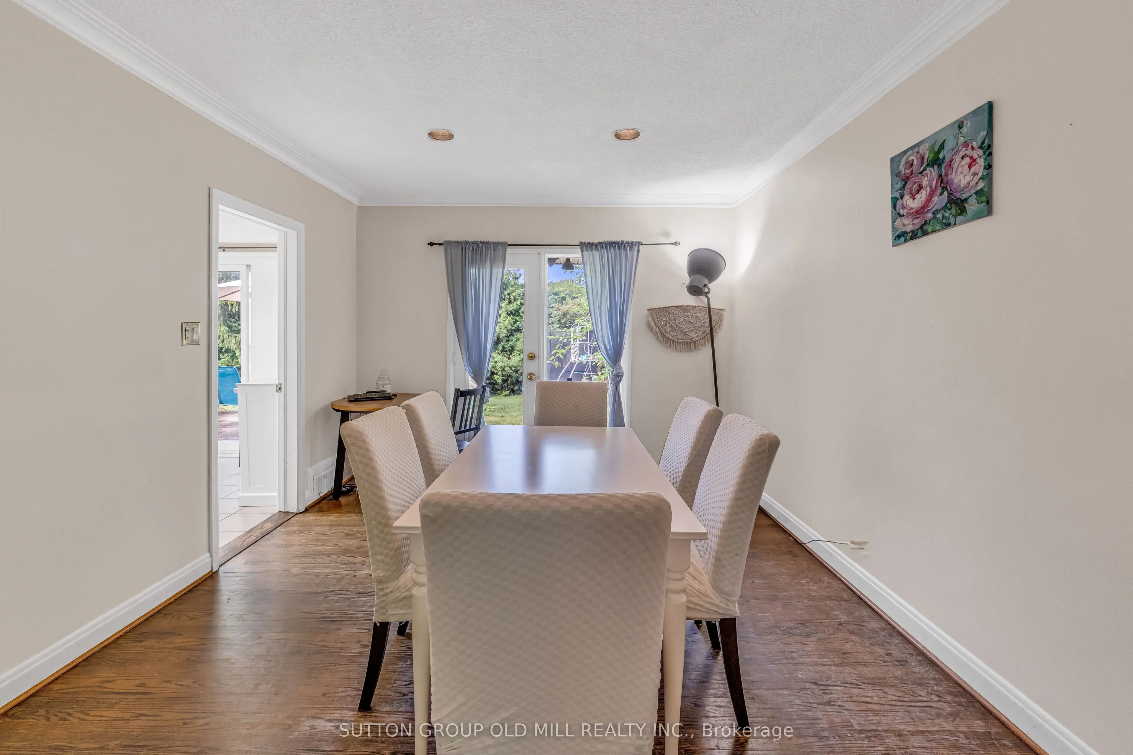 8 Blaine Drive N