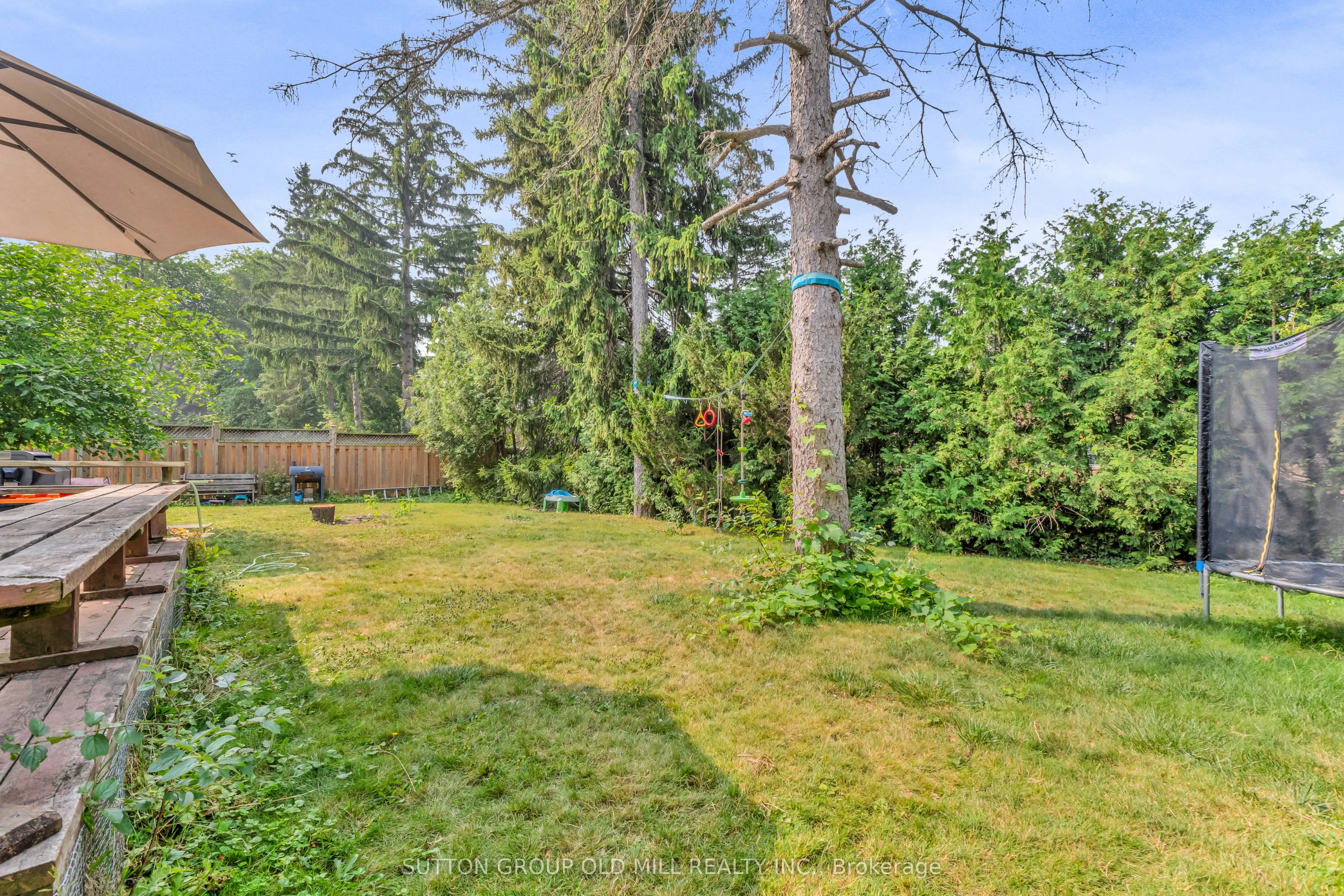 8 Blaine Drive N