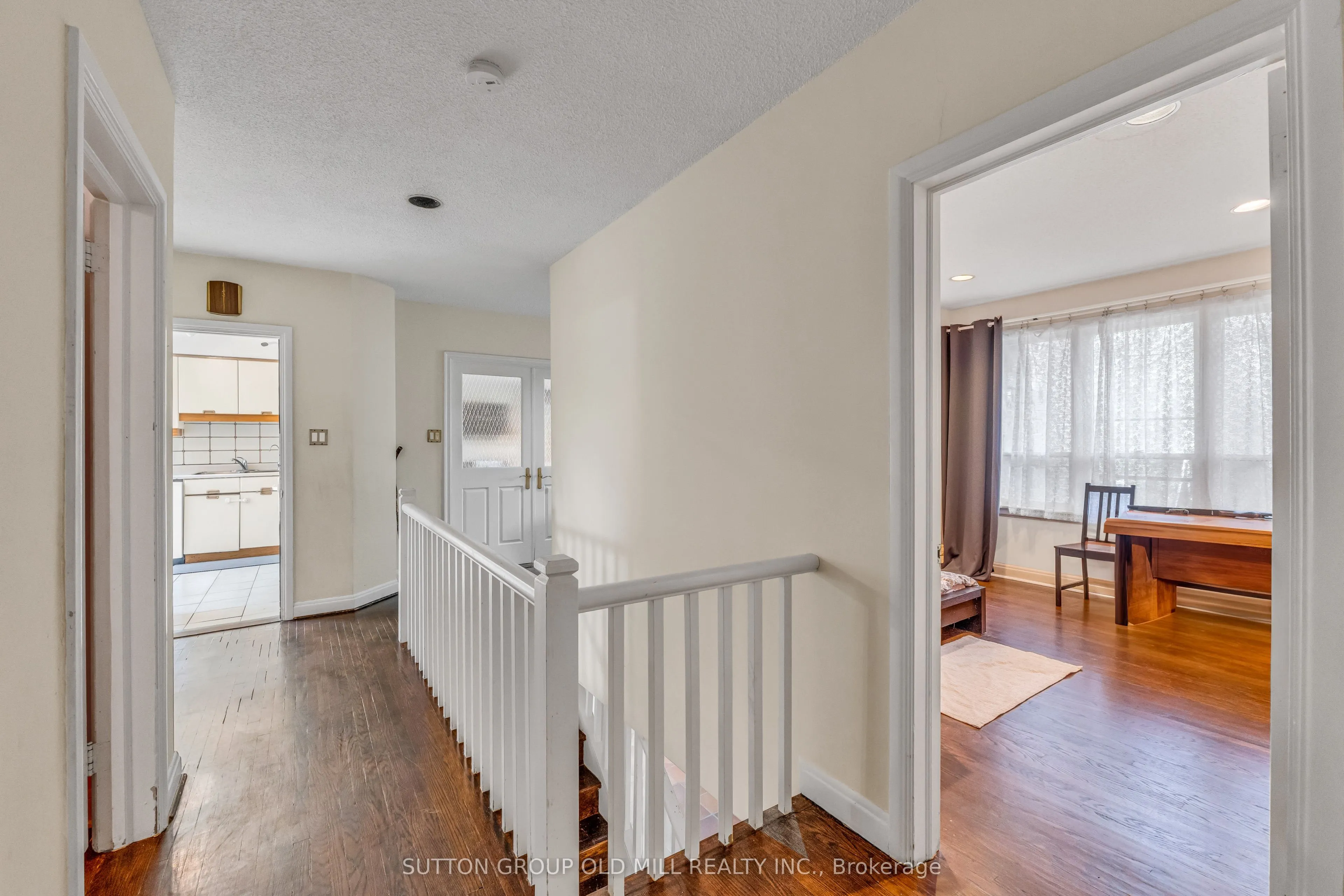 8 Blaine Drive N