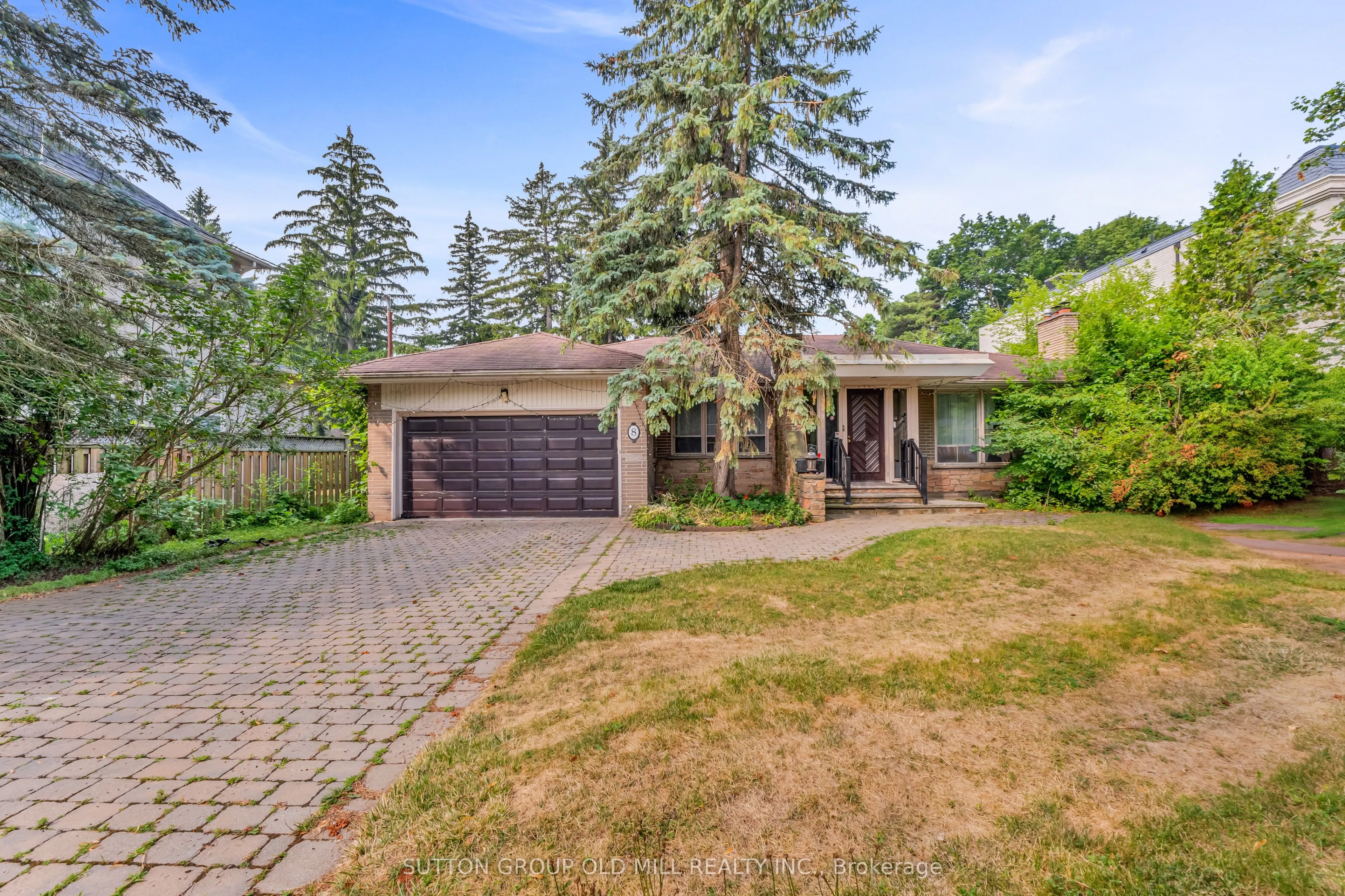 8 Blaine Drive N