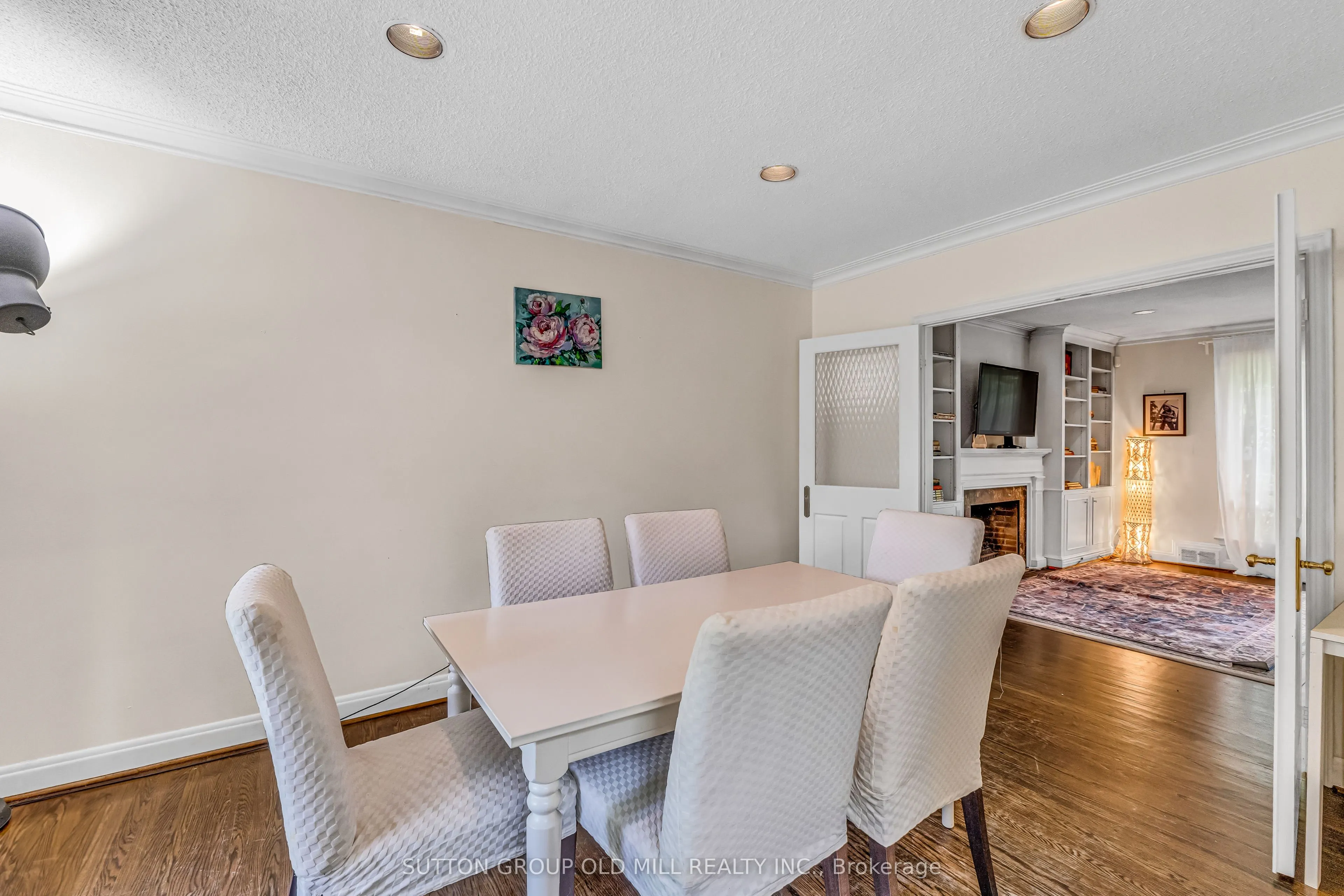 8 Blaine Drive N