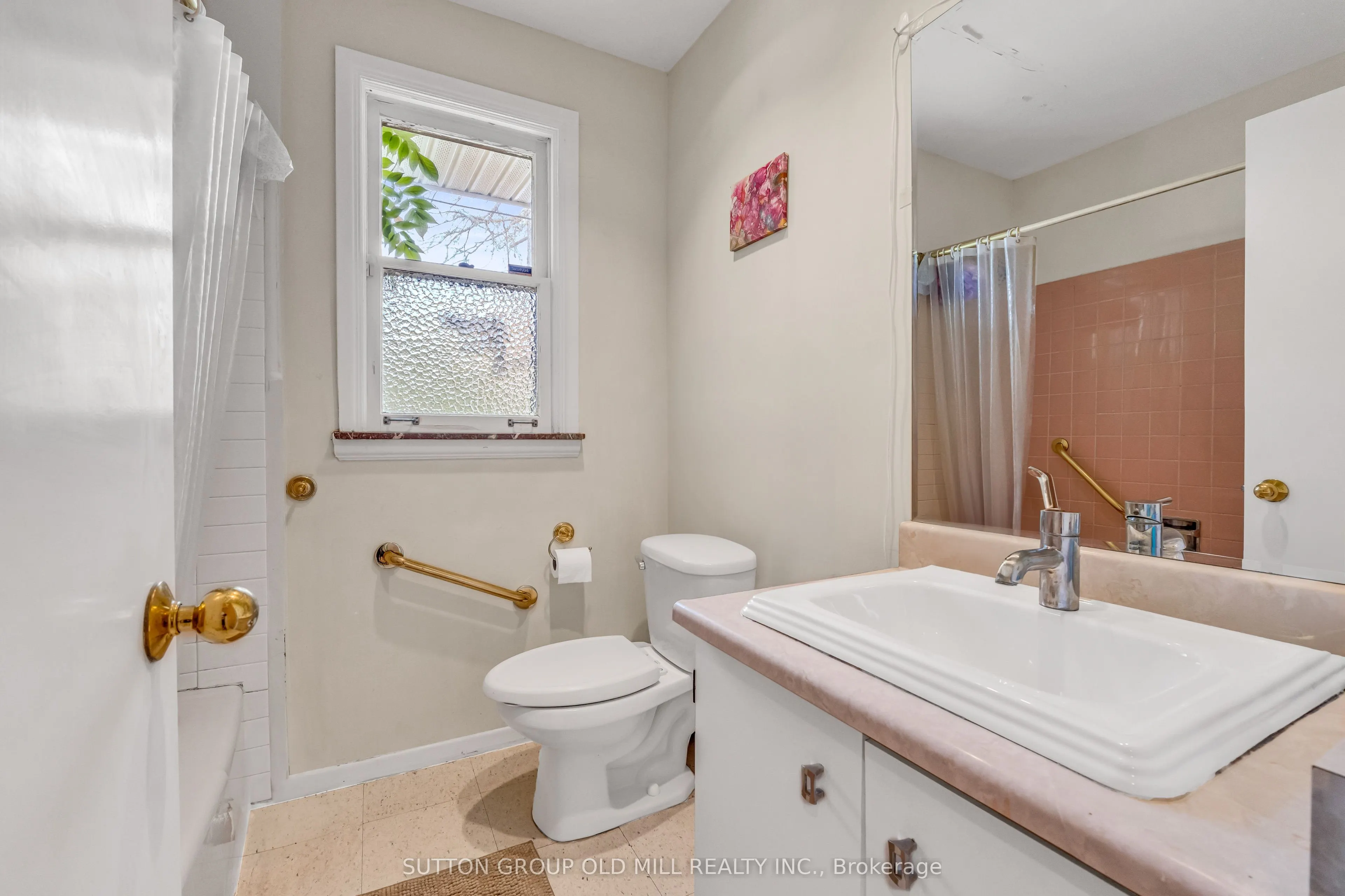 8 Blaine Drive N