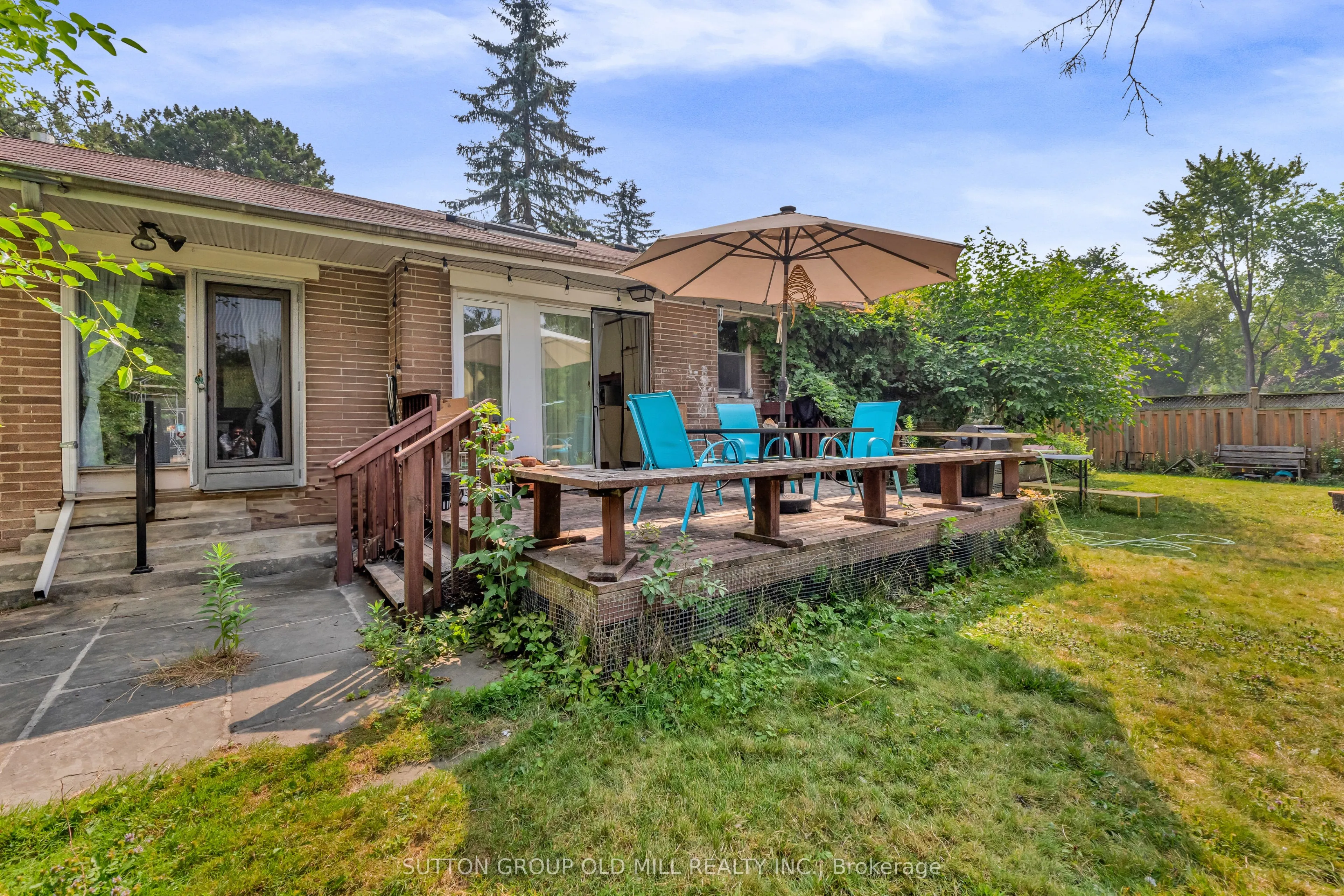 8 Blaine Drive N
