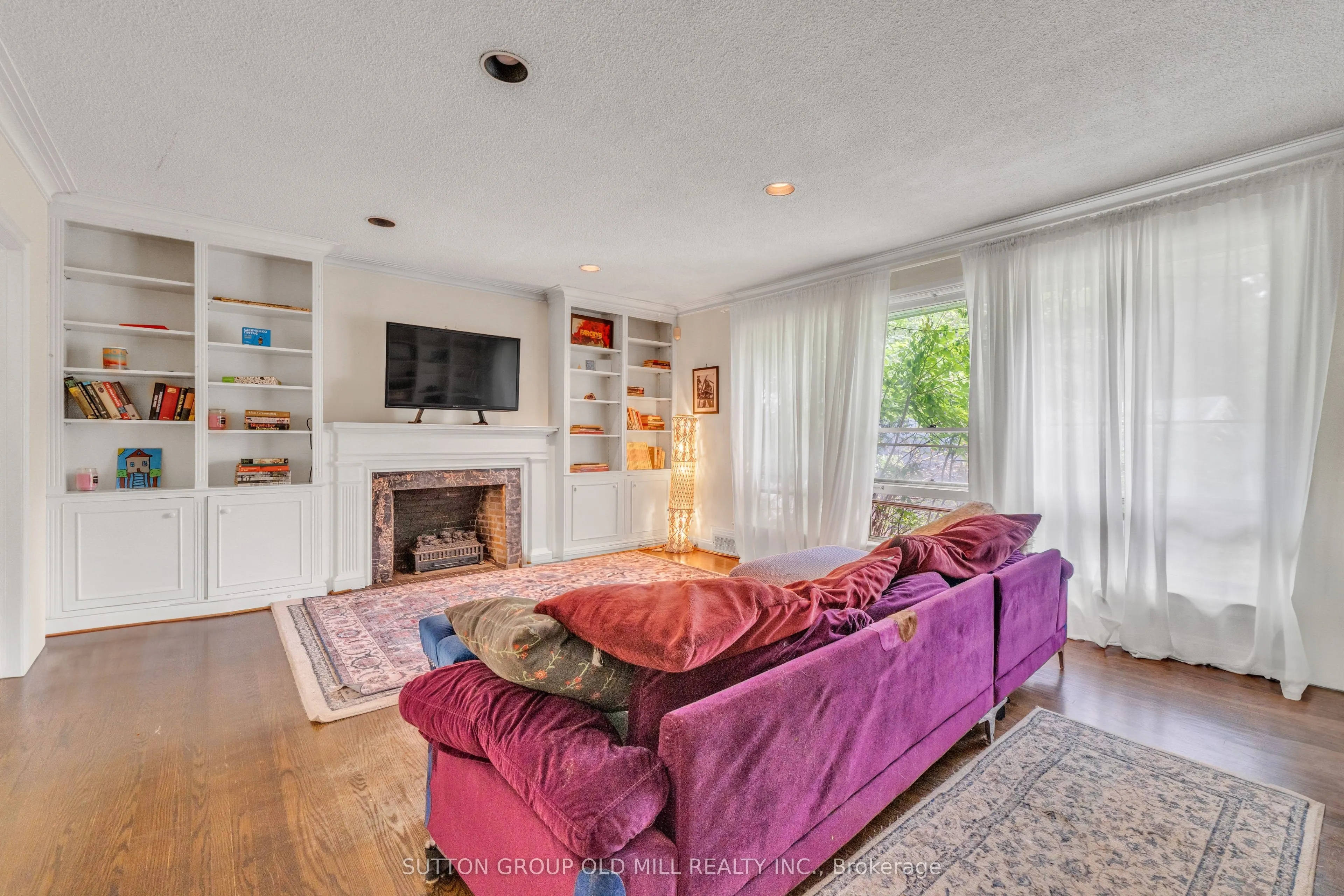8 Blaine Drive N