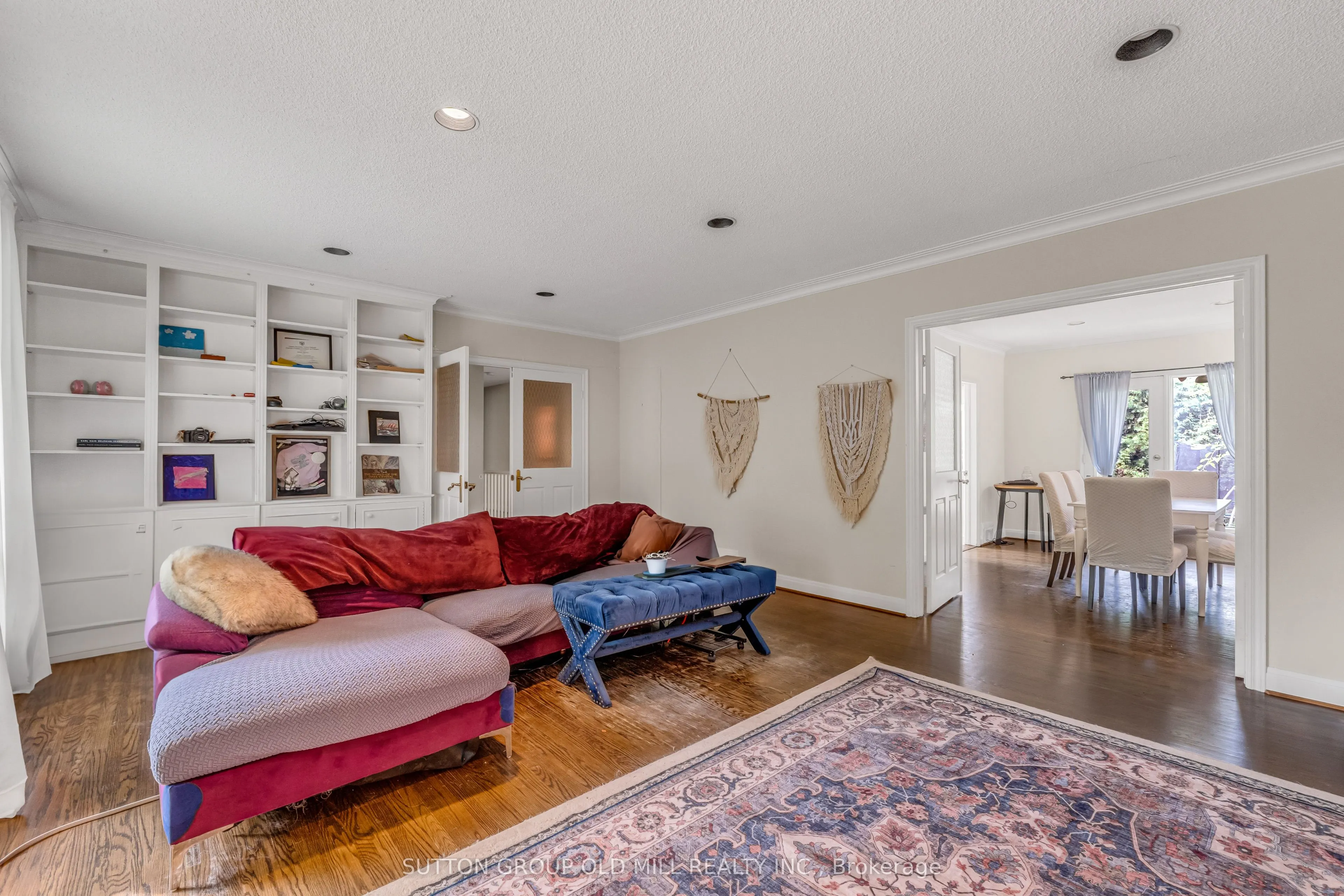8 Blaine Drive N