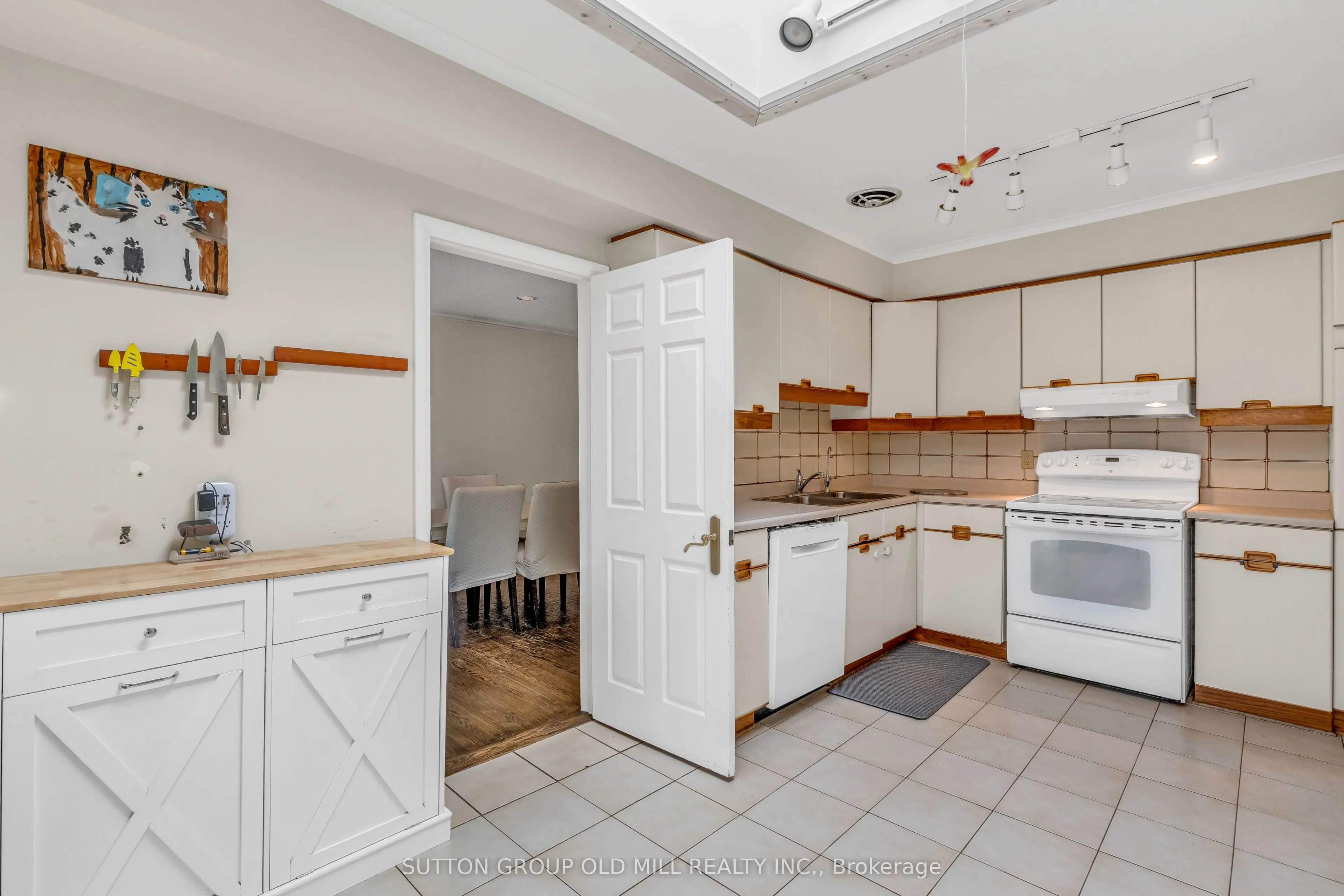8 Blaine Drive N