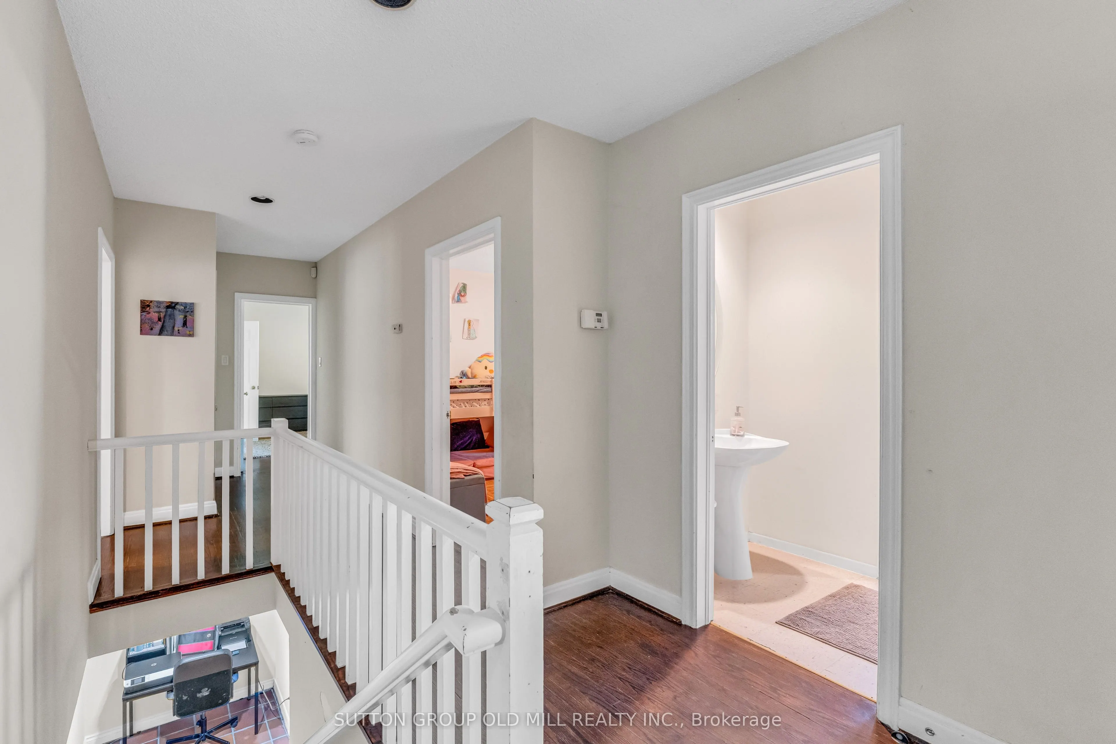 8 Blaine Drive N
