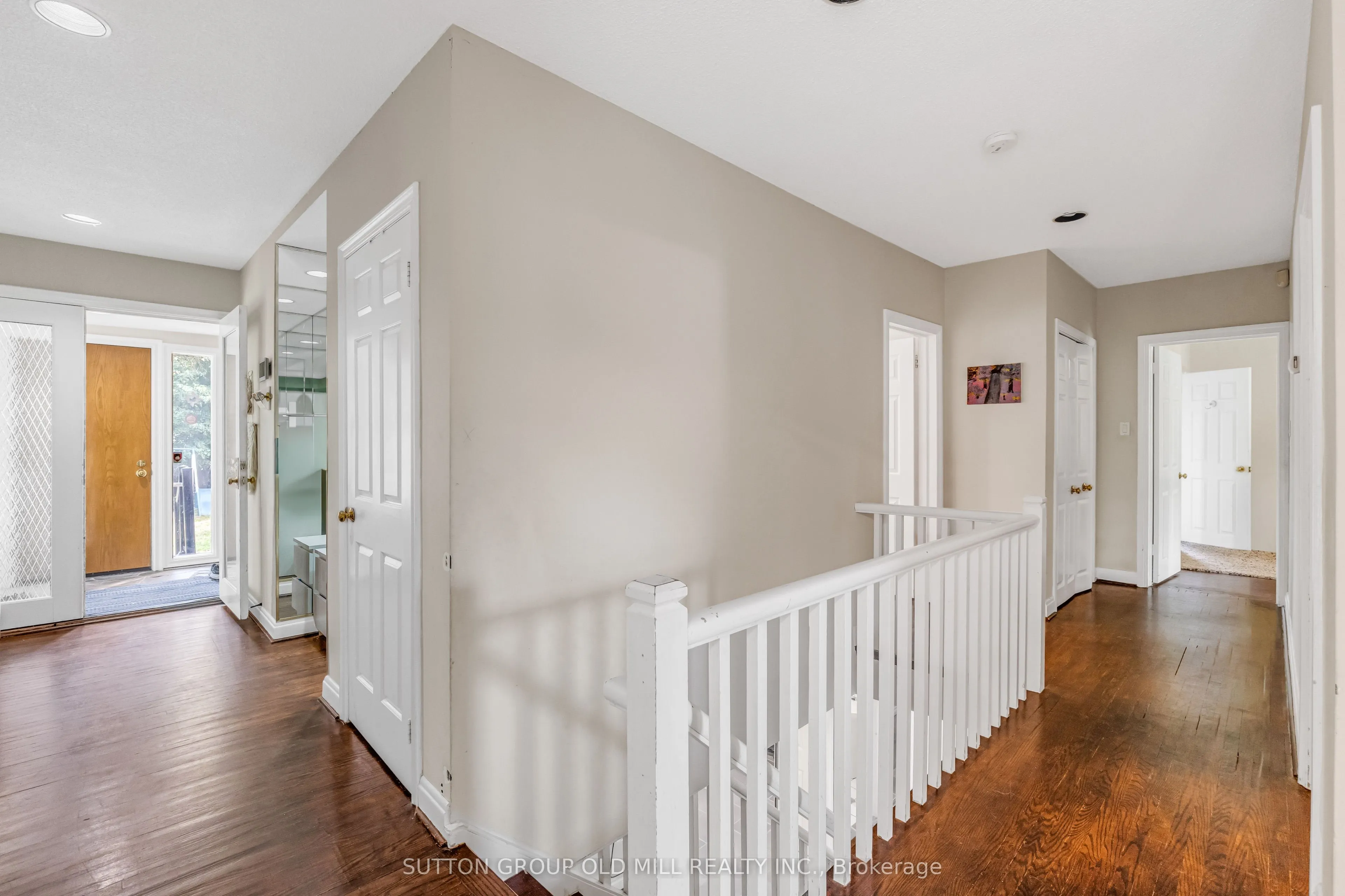8 Blaine Drive N
