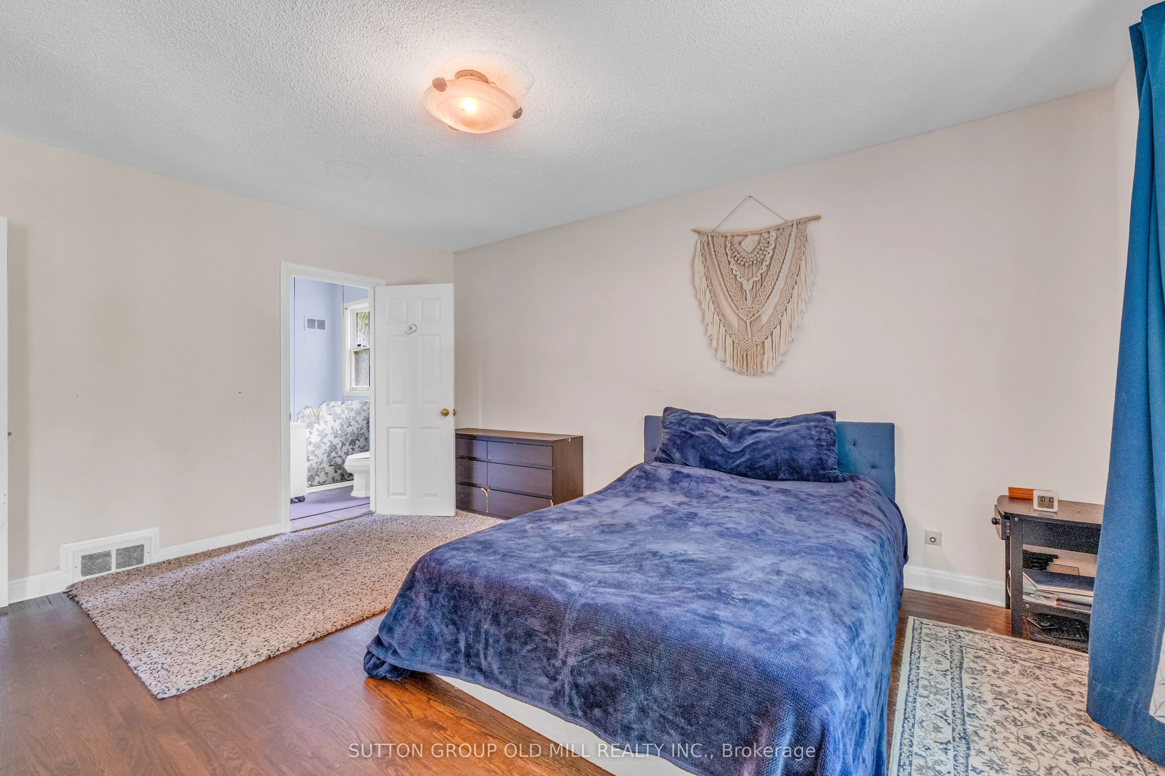 8 Blaine Drive N