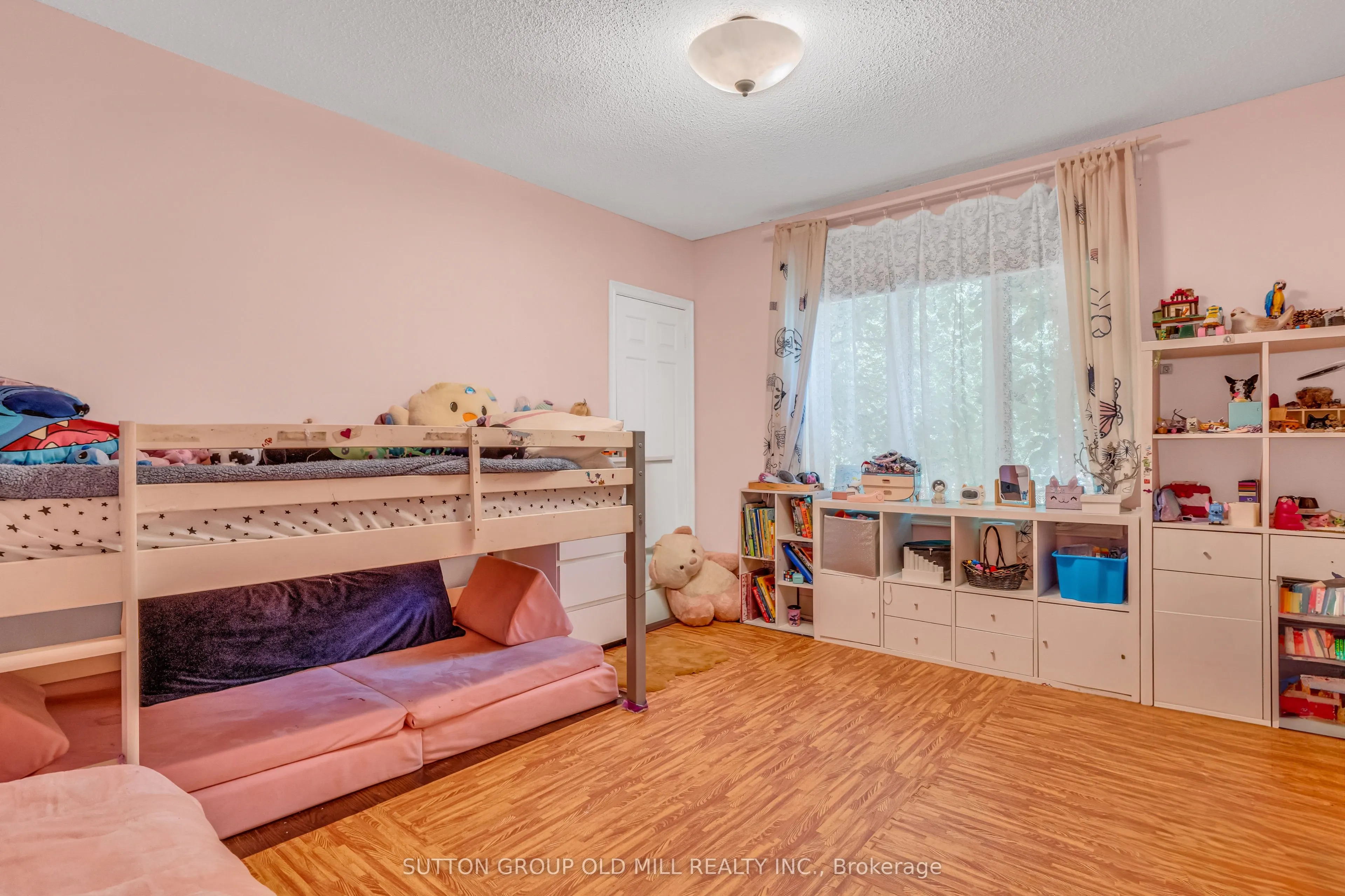 8 Blaine Drive N