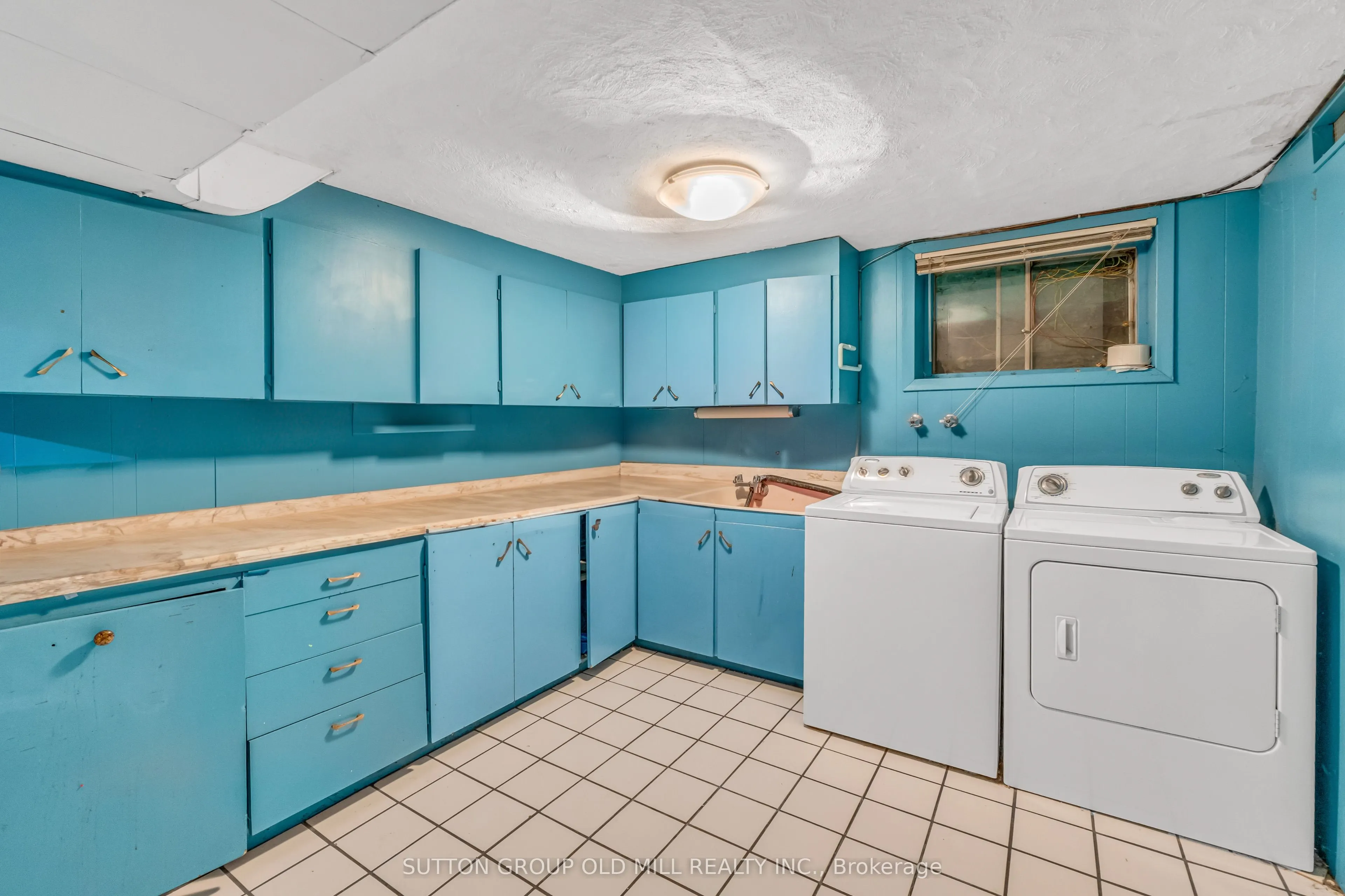 8 Blaine Drive N