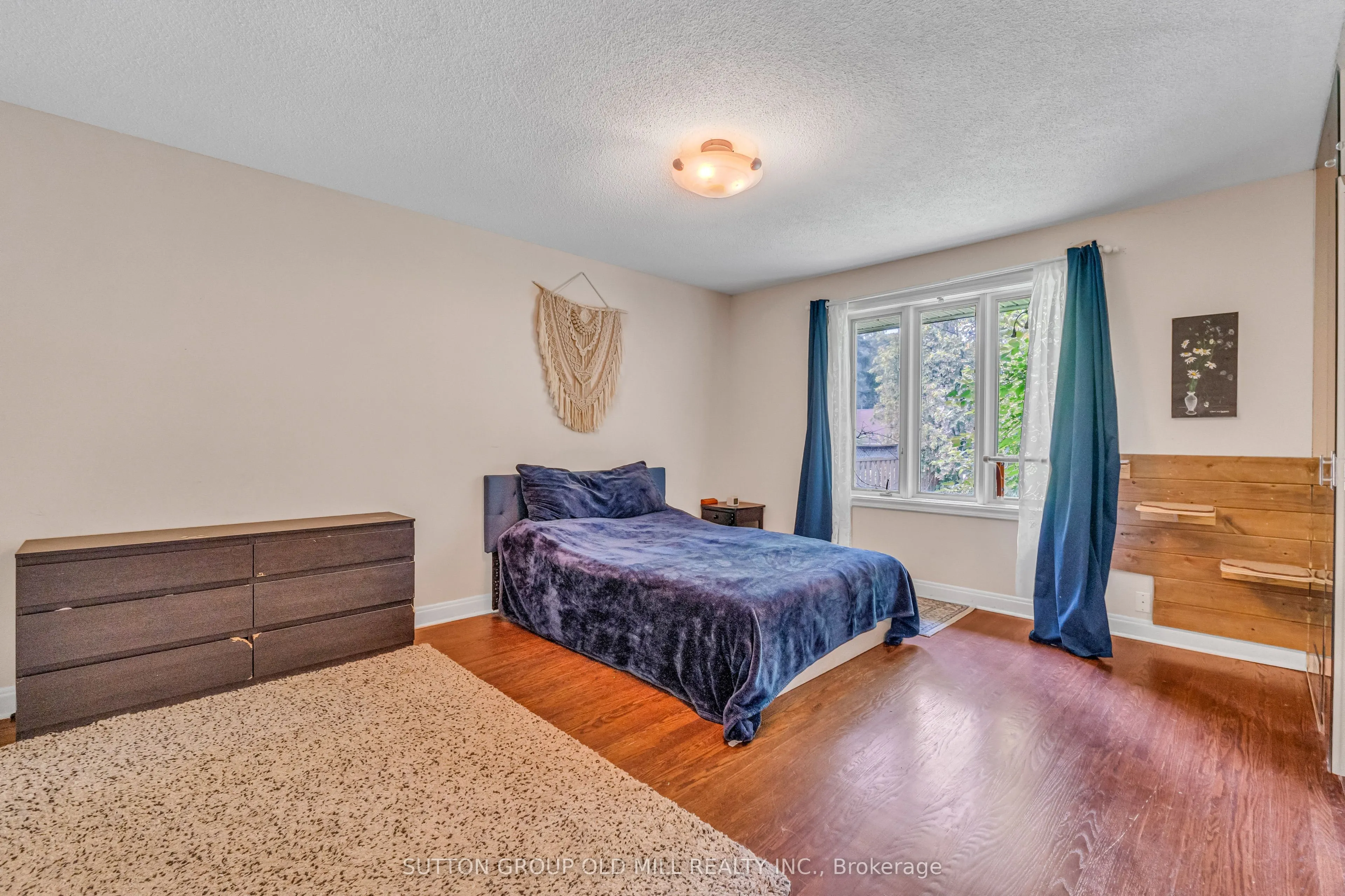 8 Blaine Drive N
