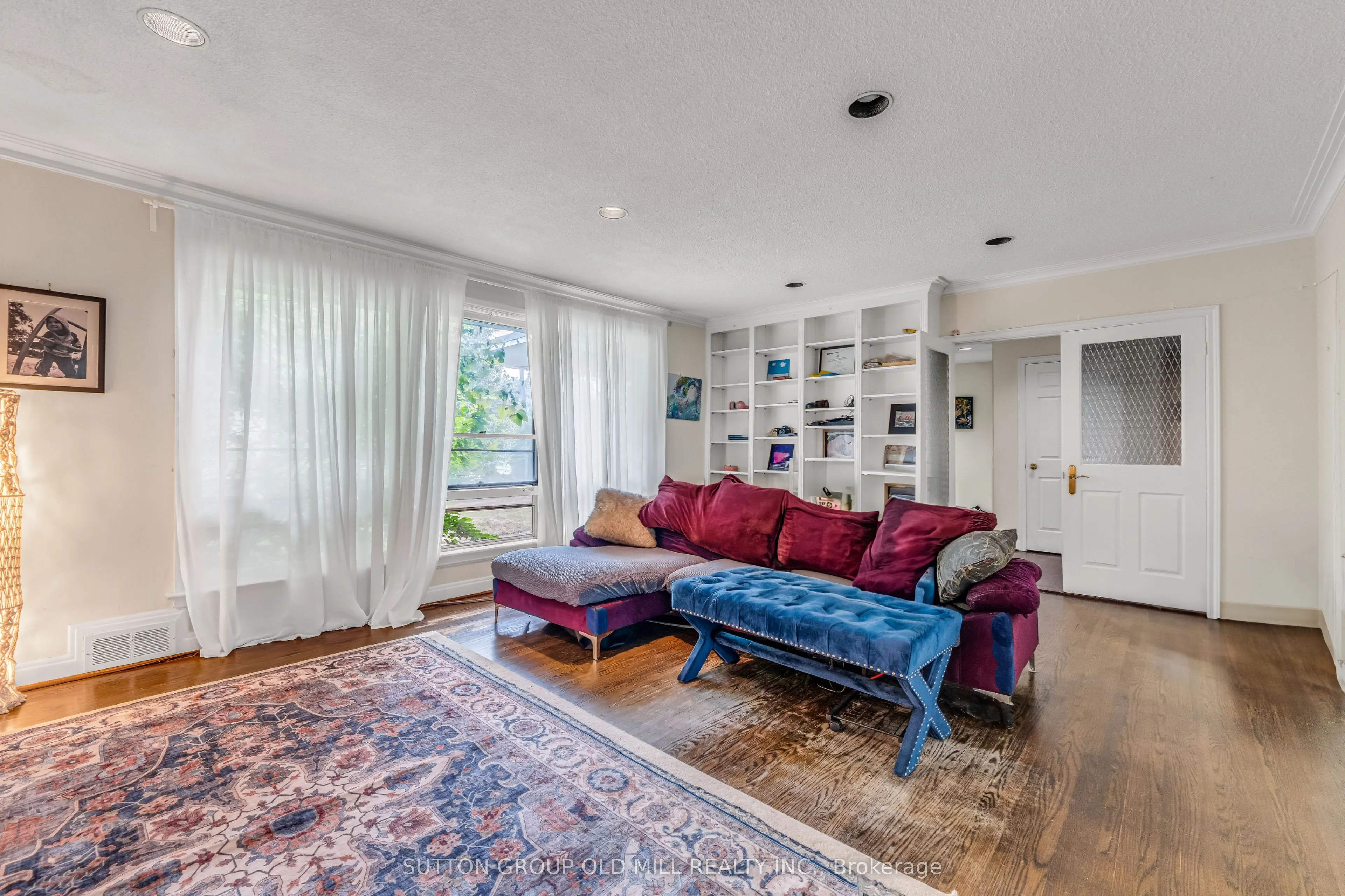 8 Blaine Drive N