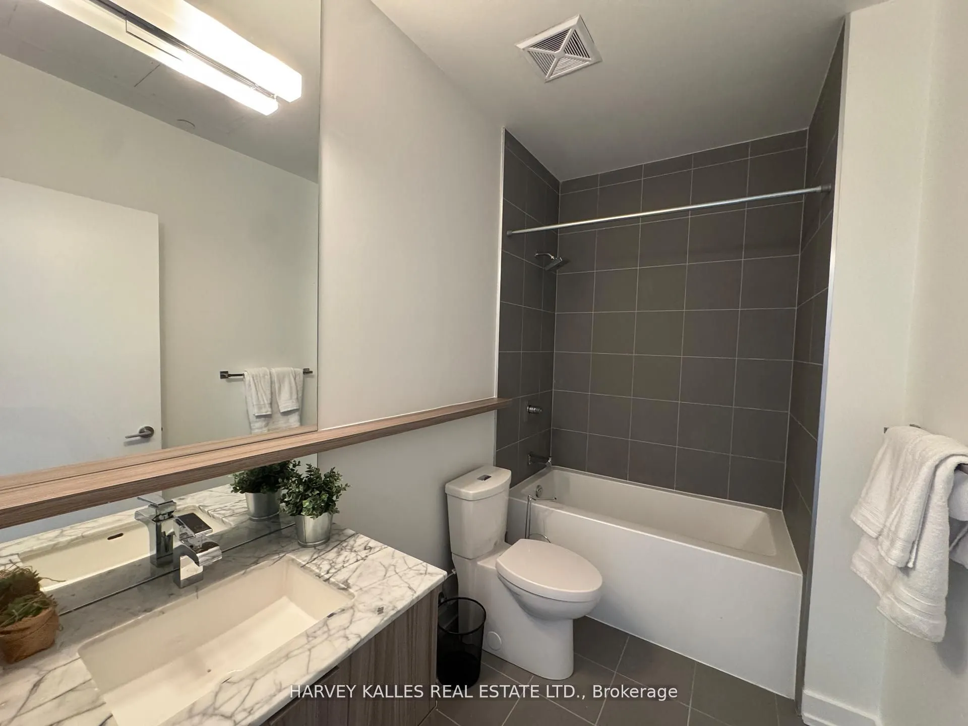 6 Parkwood Avenue, #714