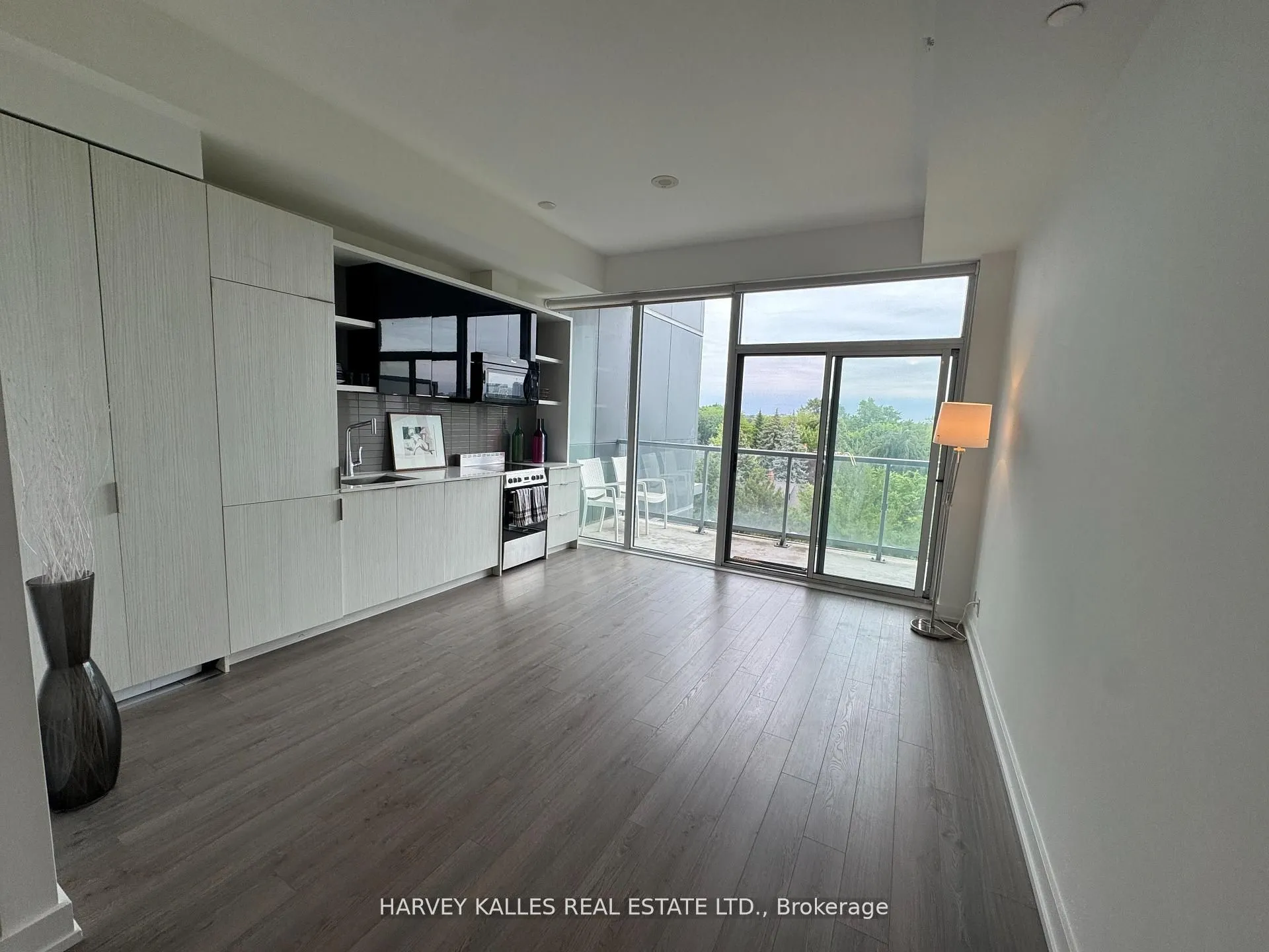 6 Parkwood Avenue, #714